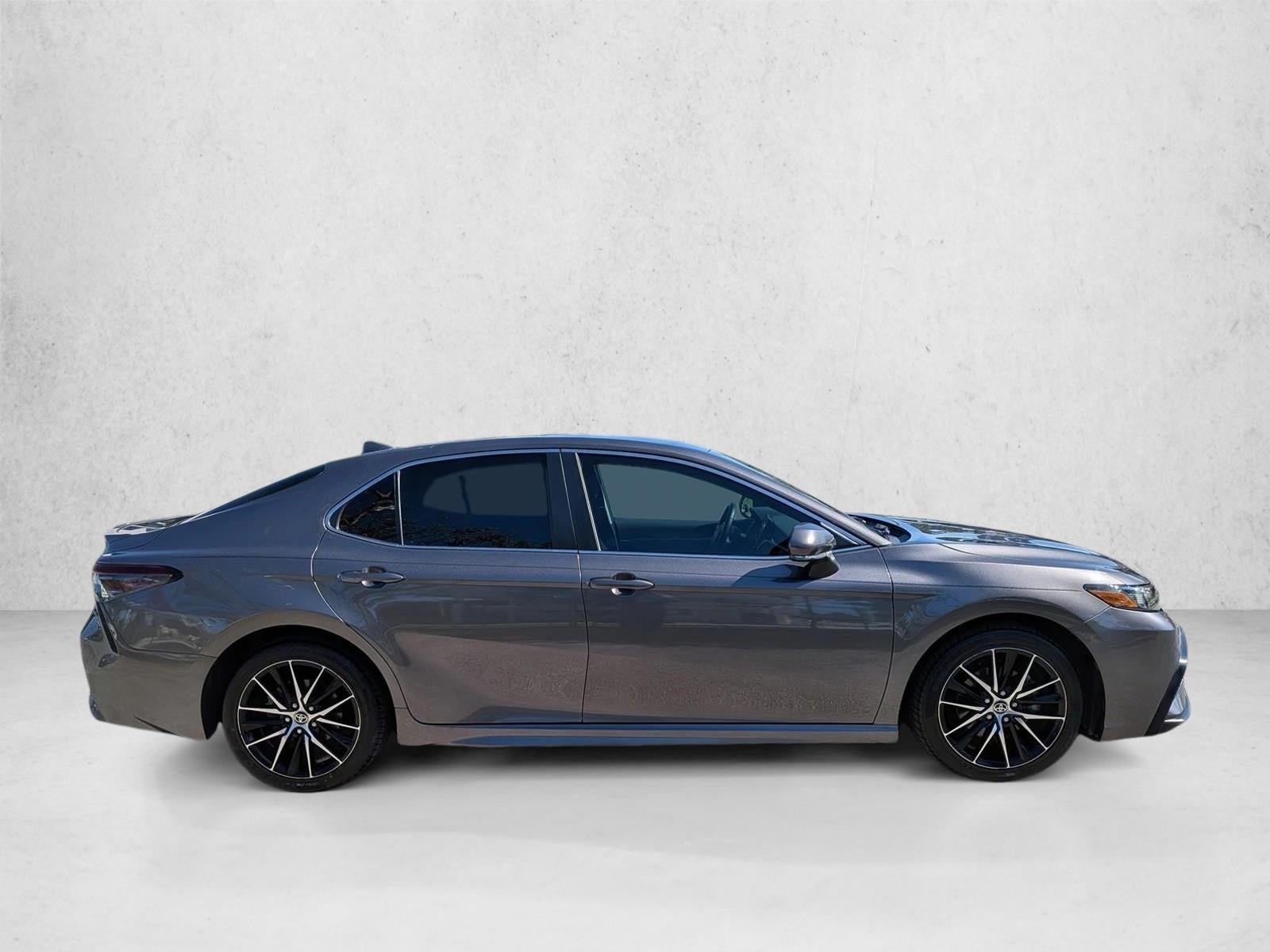 2022 Toyota Camry SE Auto (SE)