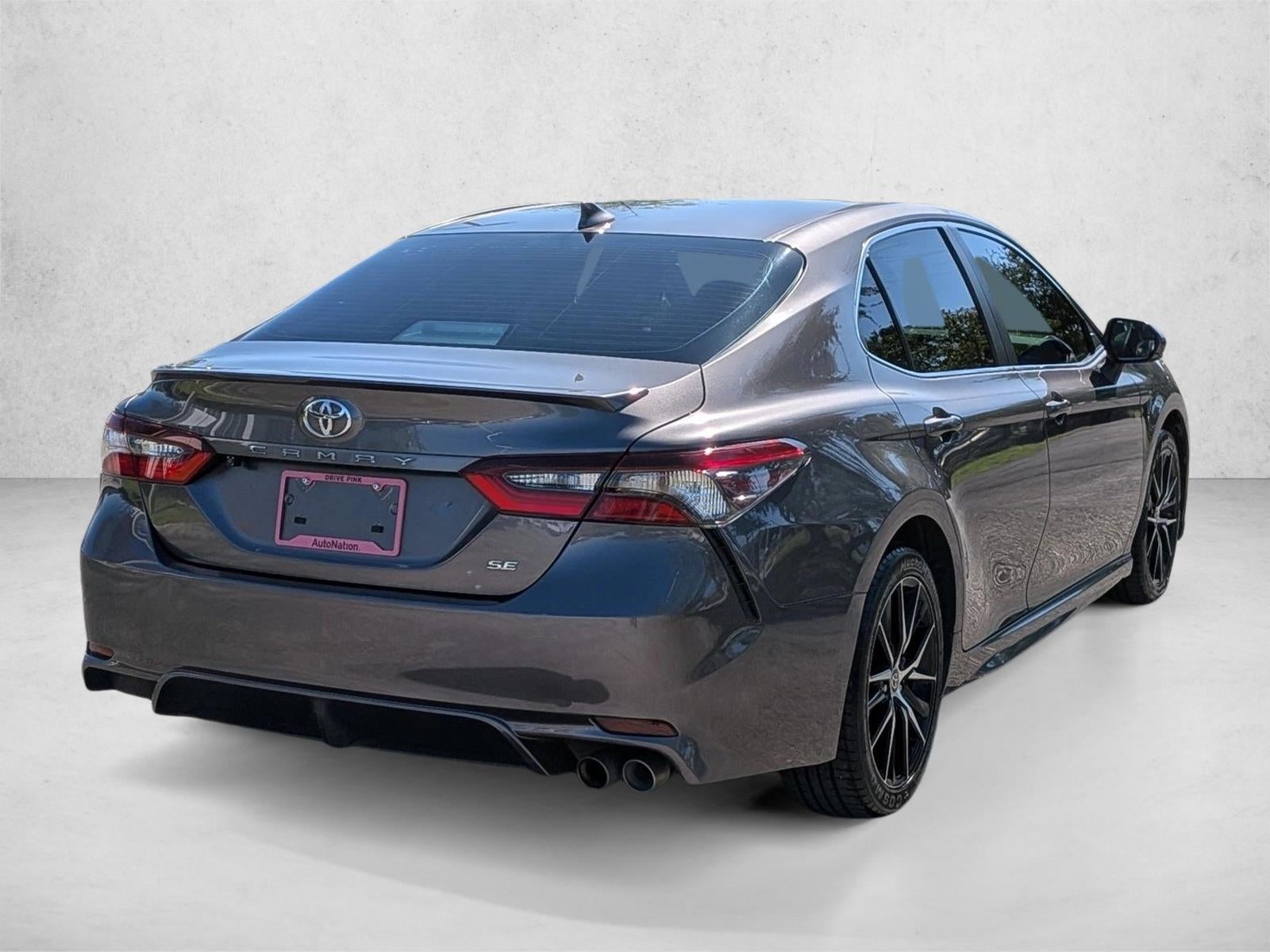 2022 Toyota Camry SE Auto (SE)