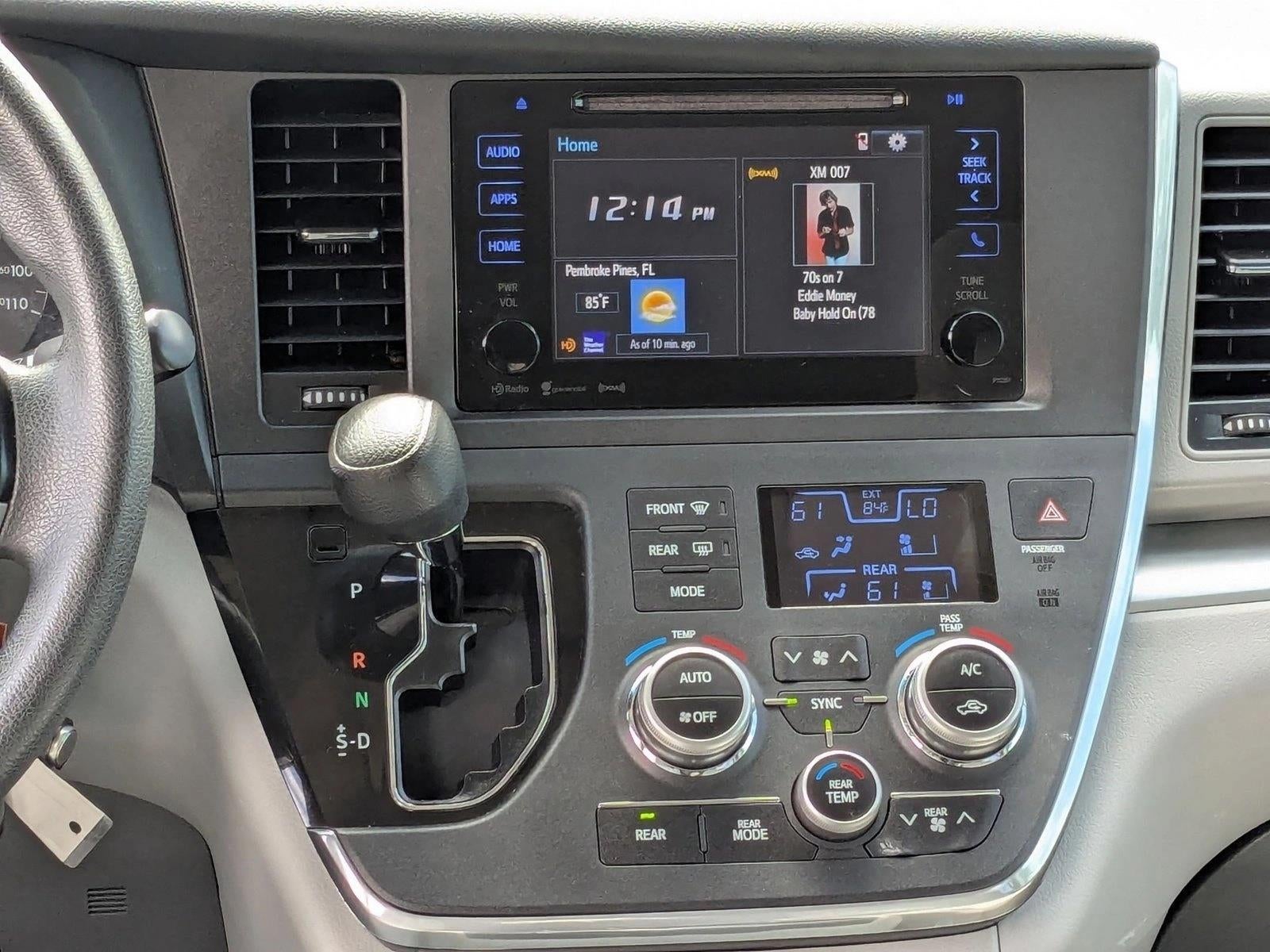 2017 Toyota Sienna LE FWD 8-Passenger (Natl)