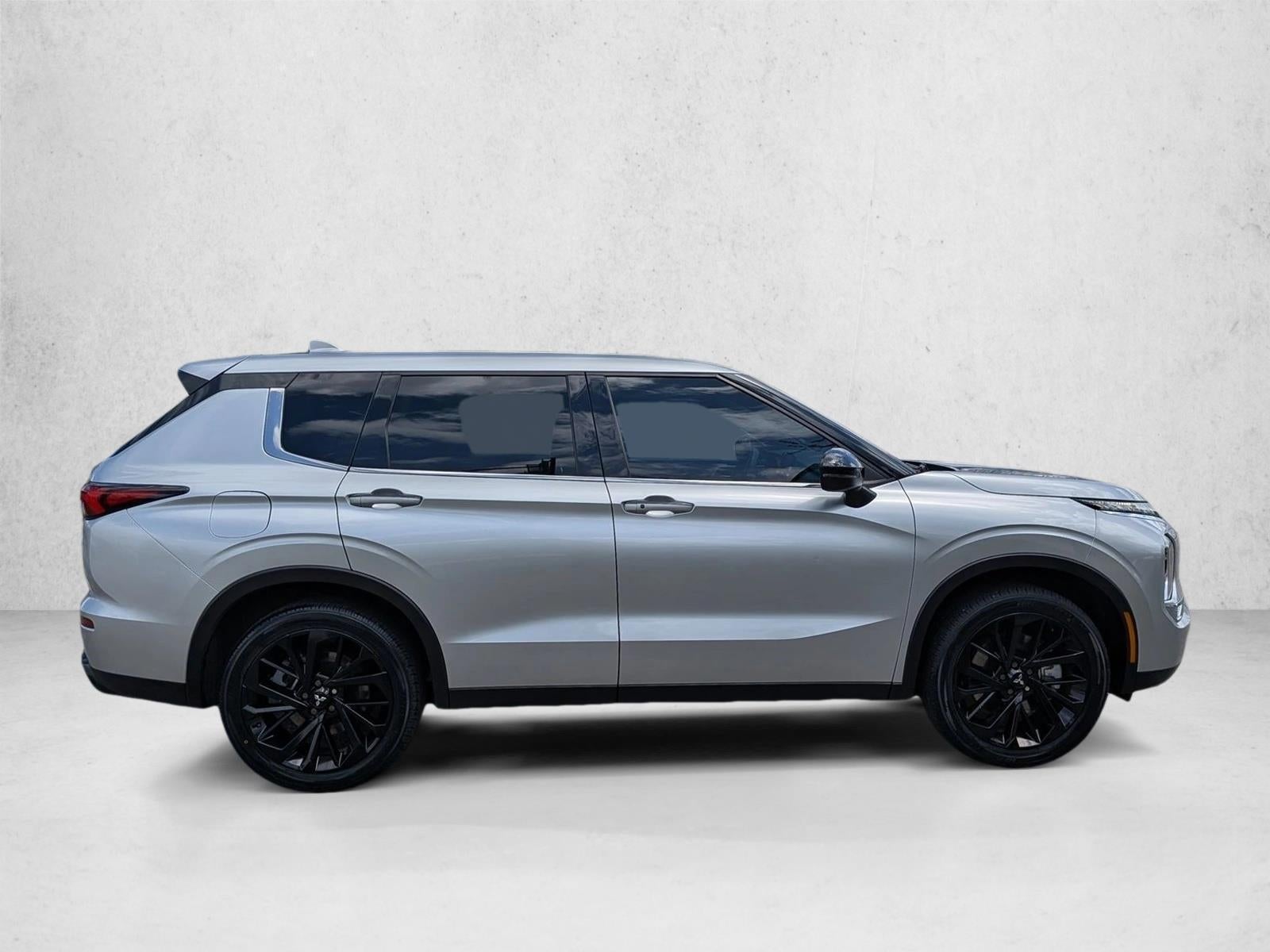 2022 Mitsubishi Outlander Black Edition FWD