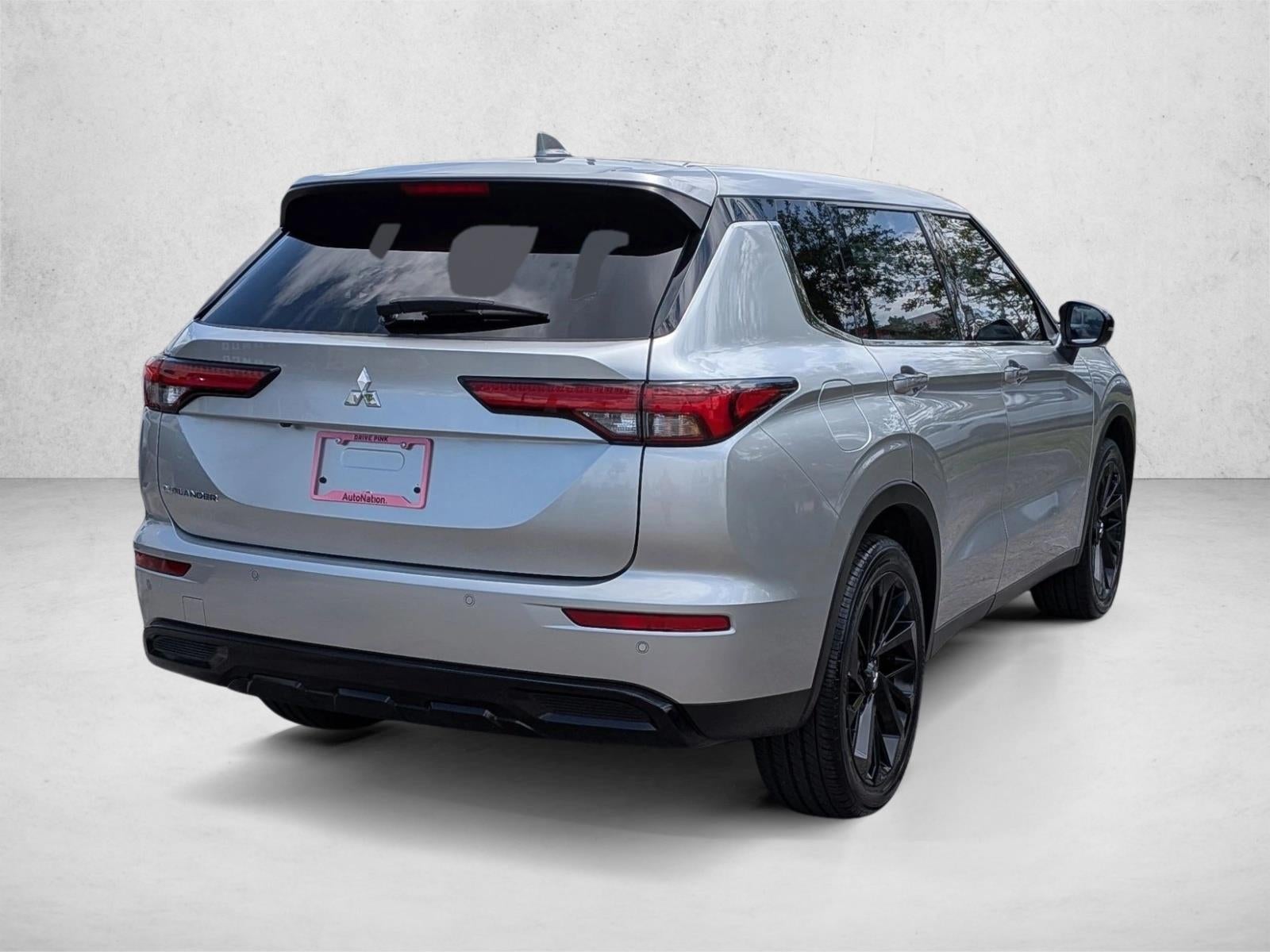 2022 Mitsubishi Outlander Black Edition FWD
