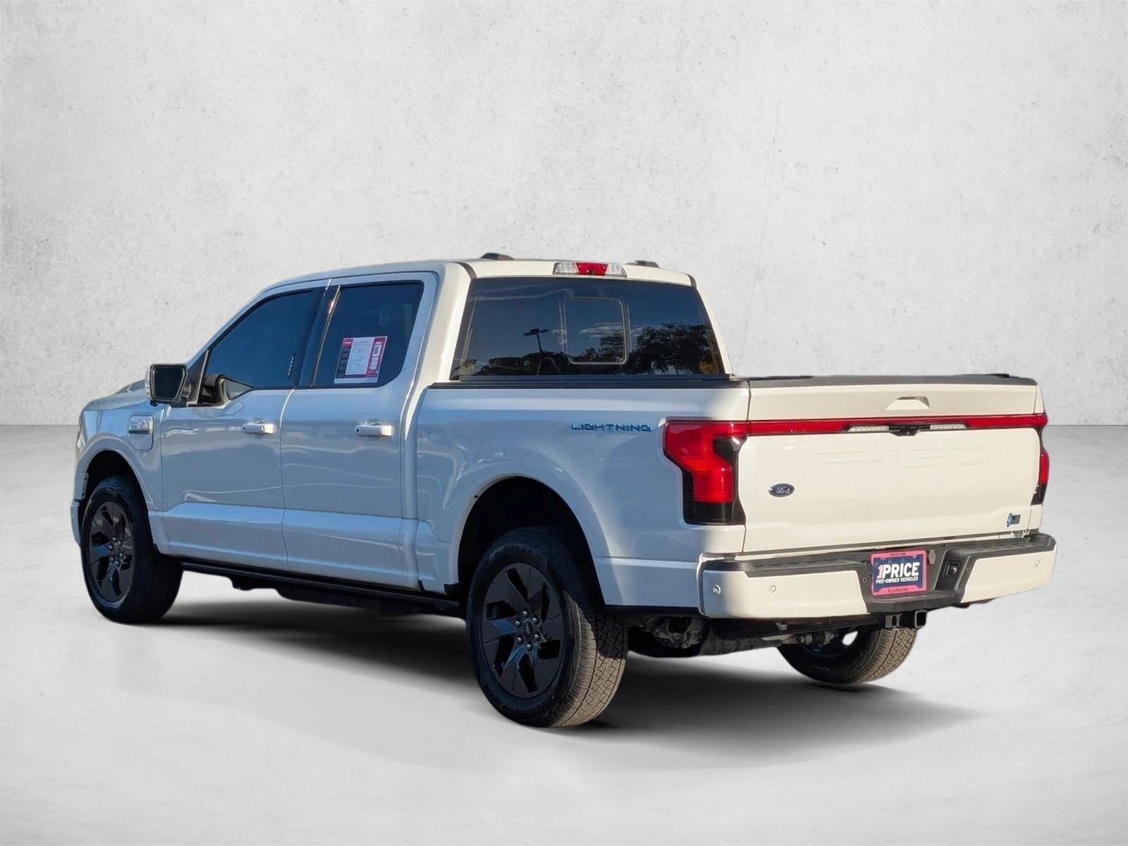 2023 Ford F-150 Lightning LARIAT 4WD SuperCrew 5.5' Box