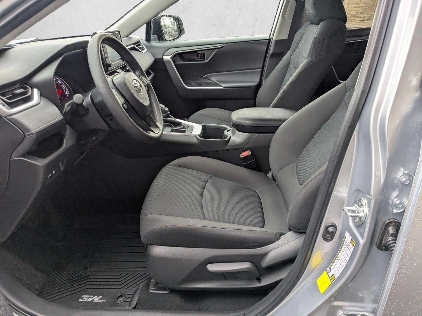 2022 Toyota RAV4 LE FWD (GS)