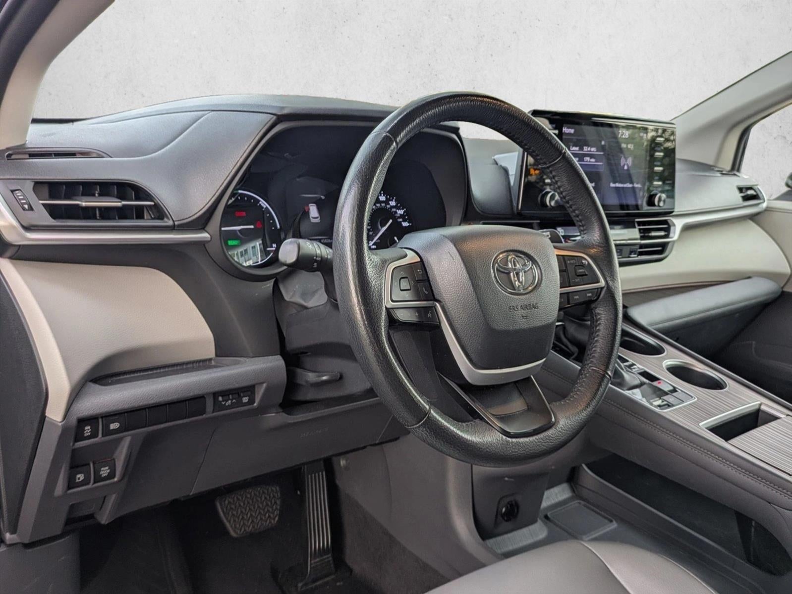 2024 Toyota Sienna XLE FWD 8-Passenger (Natl)