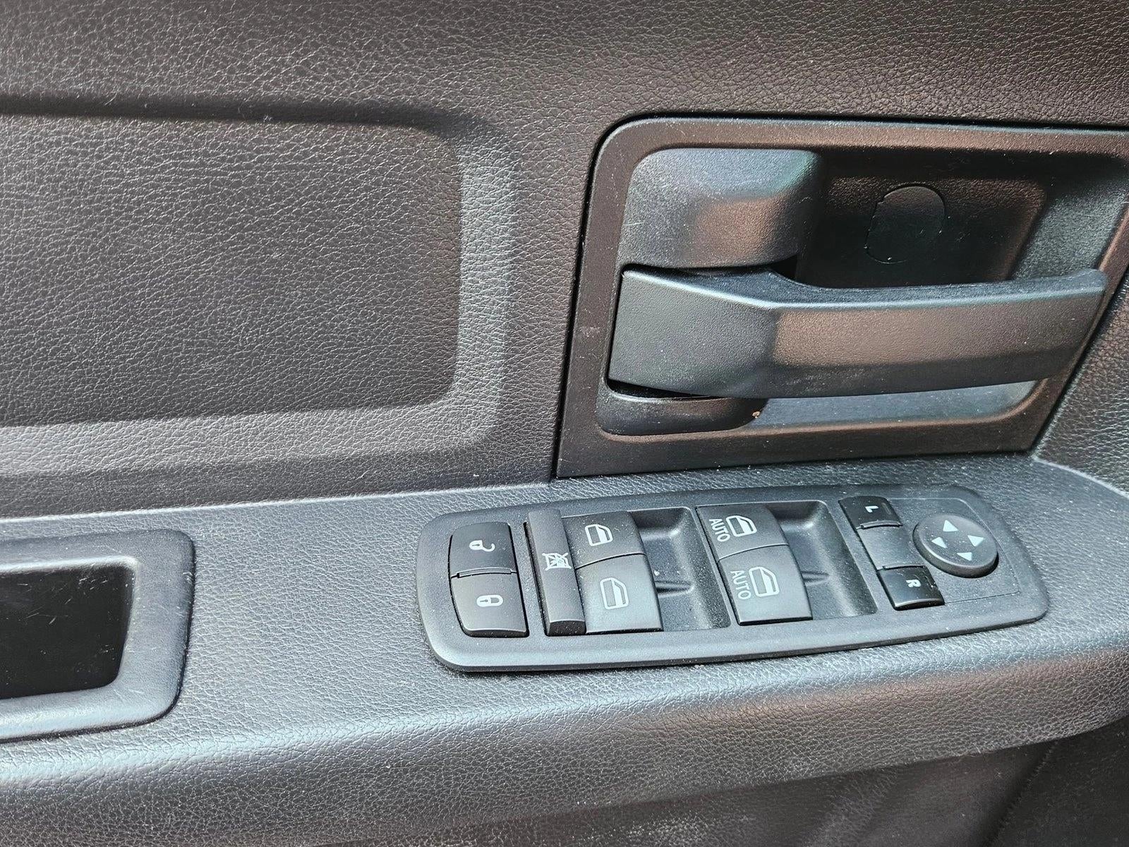 2014 RAM 1500 2WD Crew Cab 5.7 Ft Box Express