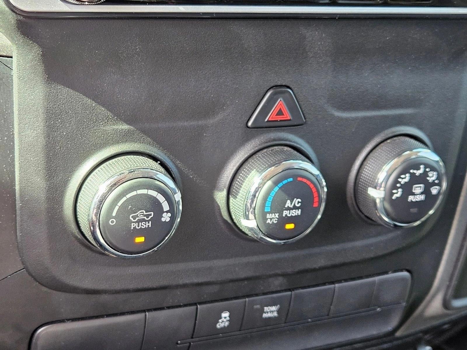 2014 RAM 1500 2WD Crew Cab 5.7 Ft Box Express
