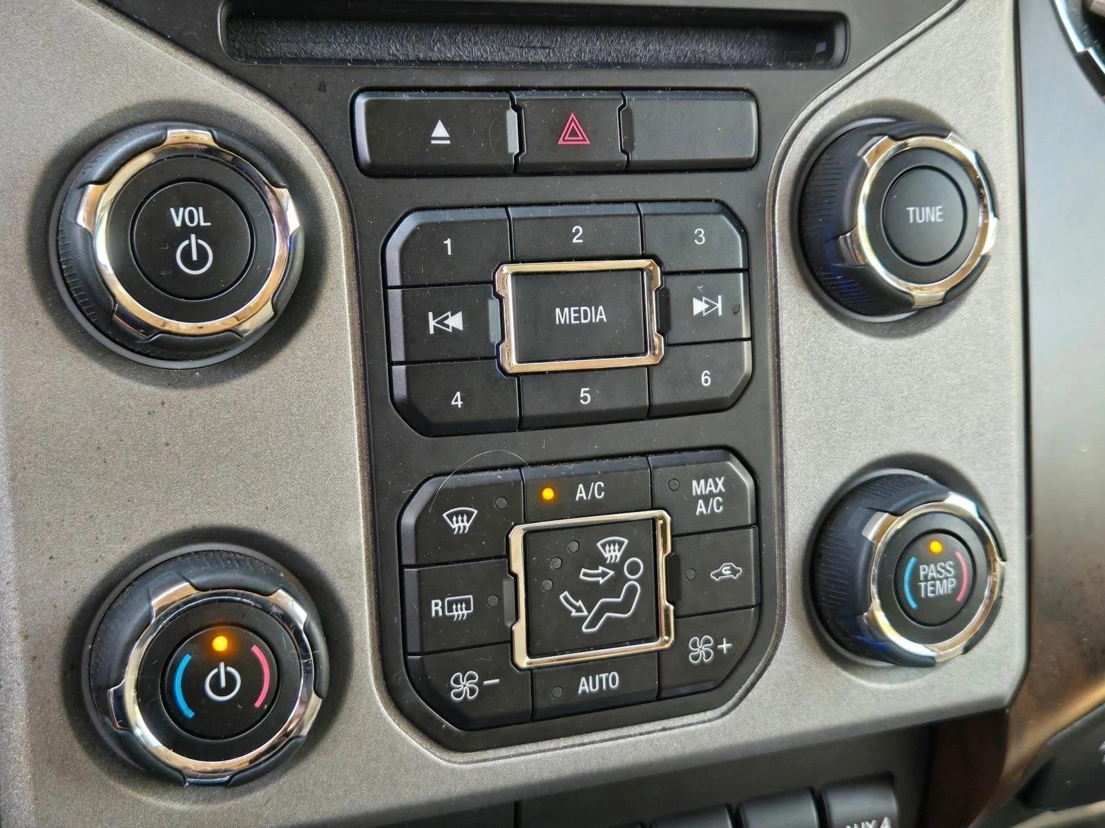 2014 Ford Super Duty F-350 SRW 2WD Crew Cab 6-3/4 Ft Box Lariat