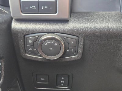 2018 Ford Super Duty F-350 DRW Platinum 4WD Crew Cab 8' Box