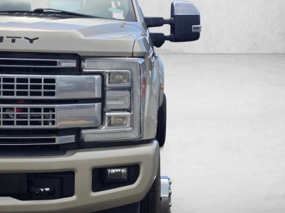 2018 Ford Super Duty F-350 DRW Platinum 4WD Crew Cab 8' Box