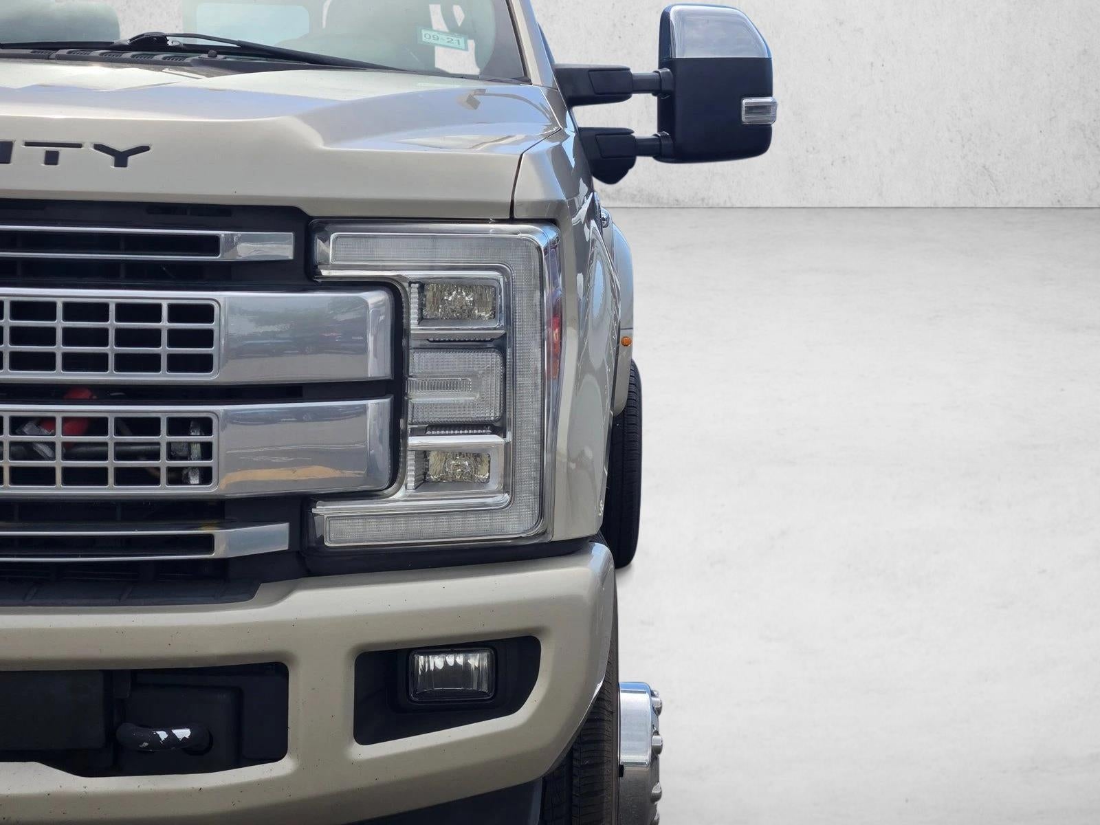 2018 Ford Super Duty F-350 DRW Platinum 4WD Crew Cab 8' Box