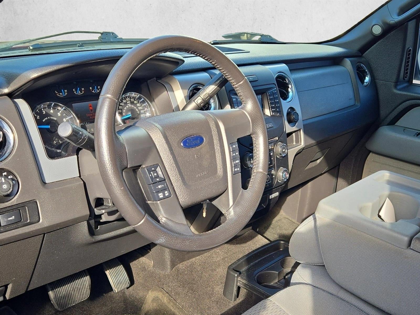 2014 Ford F-150 2WD SuperCrew 5-1/2 Ft Box XLT