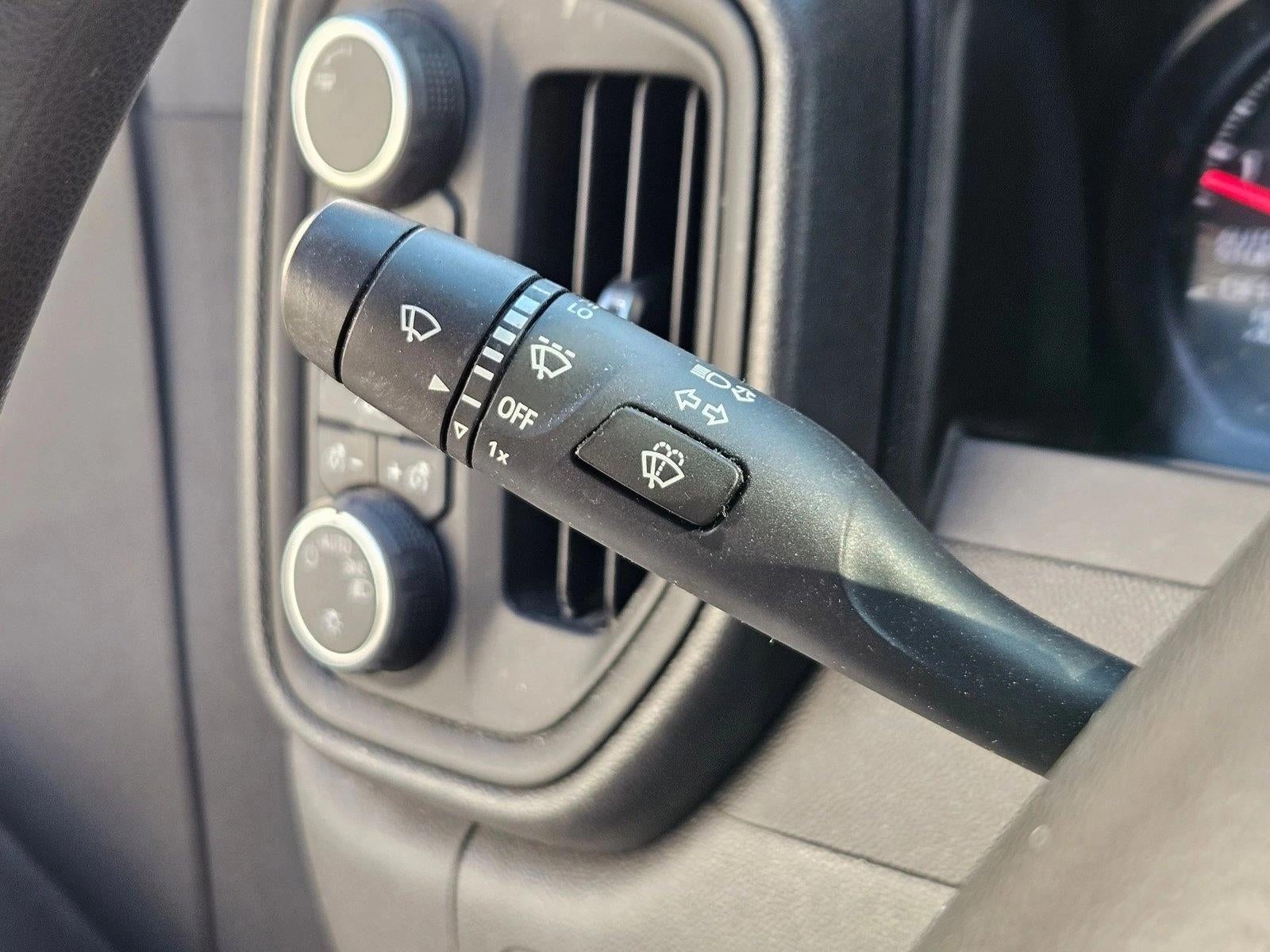 2020 Chevrolet Silverado 1500 Crew Cab Short Box 4-Wheel Drive Custom