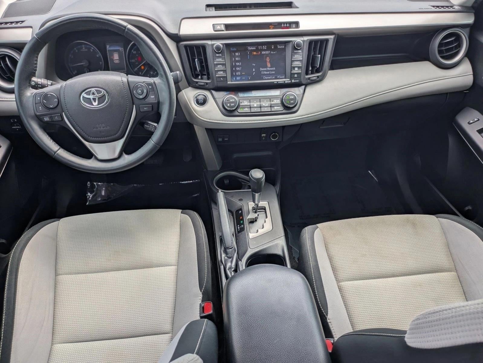 2017 Toyota RAV4 XLE FWD (GS)