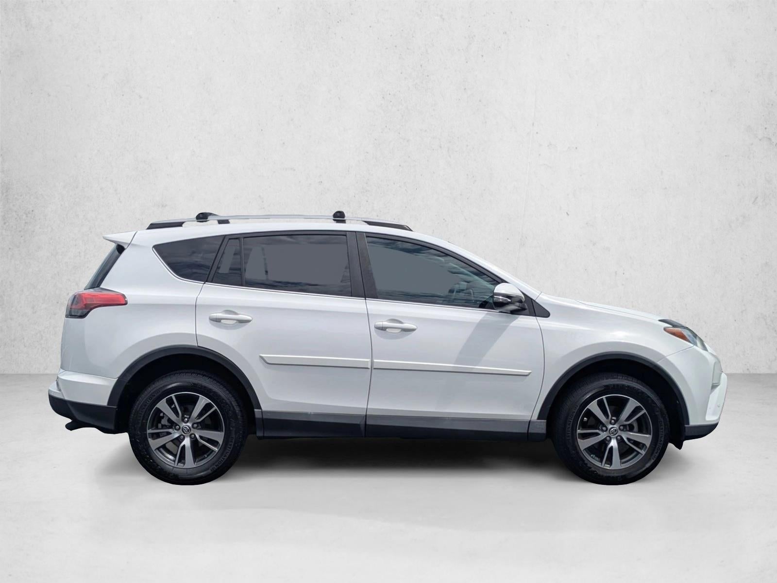 2017 Toyota RAV4 XLE FWD (GS)