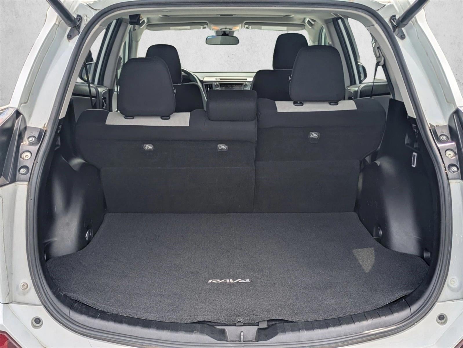 2017 Toyota RAV4 XLE FWD (GS)