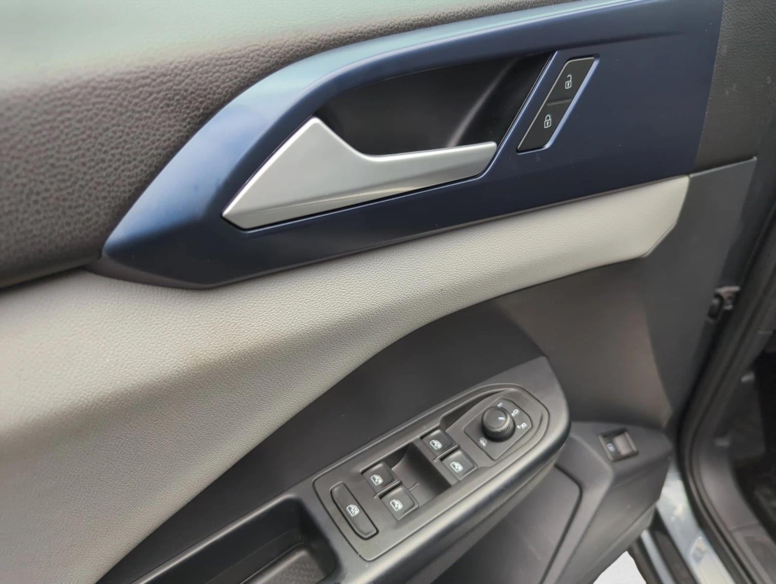 2023 Volkswagen Taos SE FWD