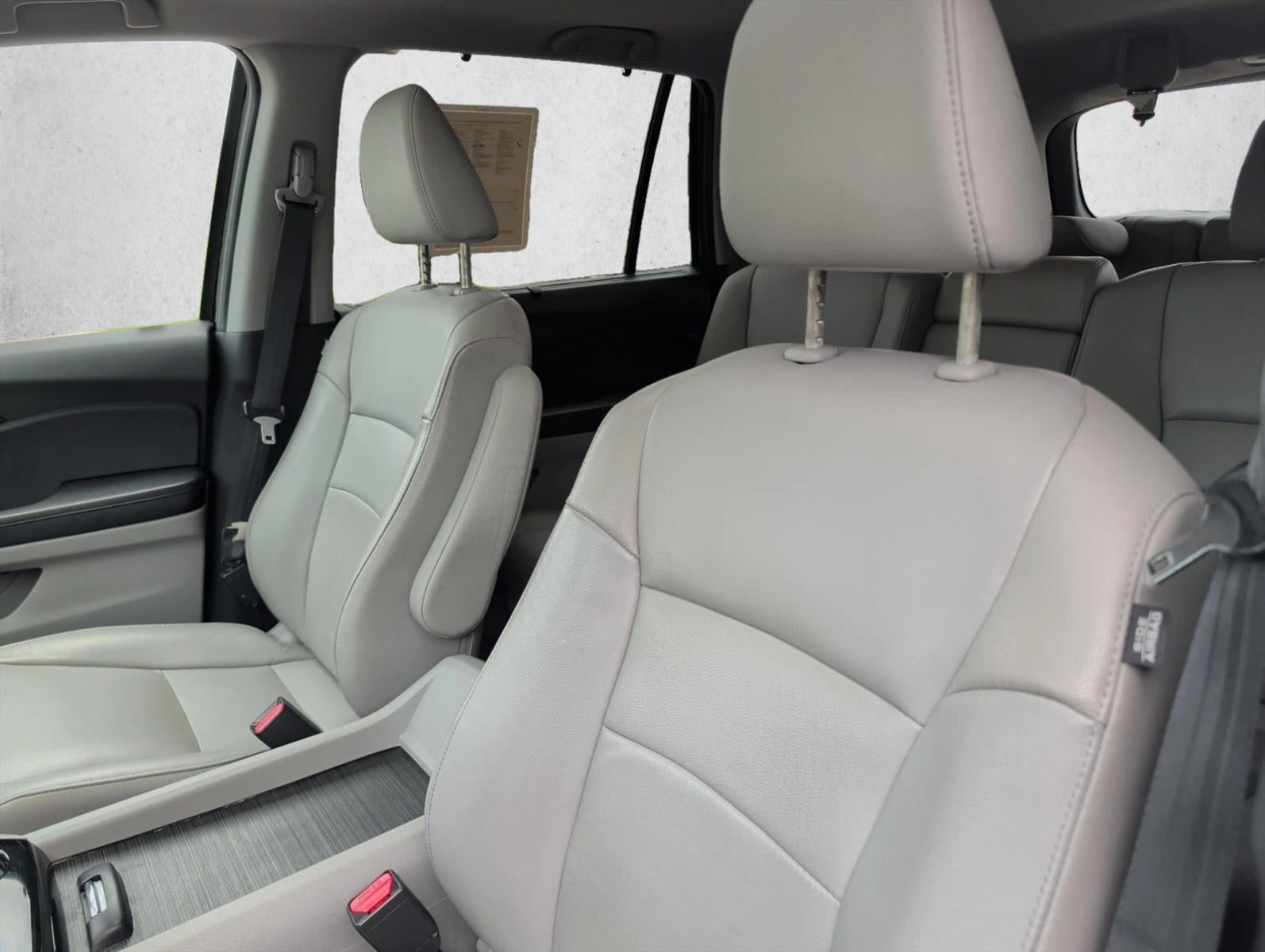 2016 Honda Pilot AWD Touring with DVD Rear Entertainment System and Navigation