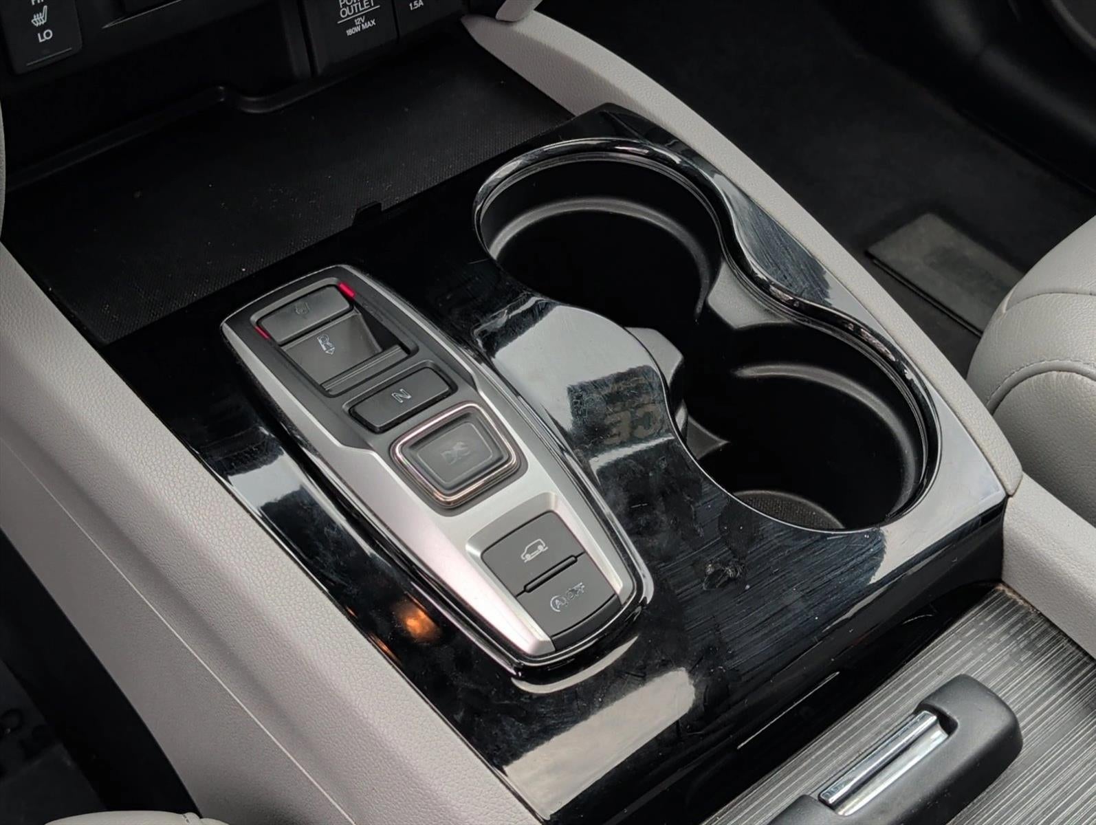 2016 Honda Pilot AWD Touring with DVD Rear Entertainment System and Navigation