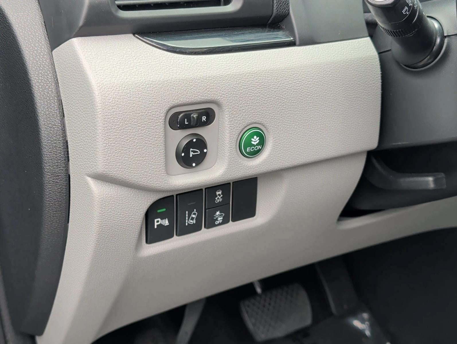 2016 Honda Pilot AWD Touring with DVD Rear Entertainment System and Navigation