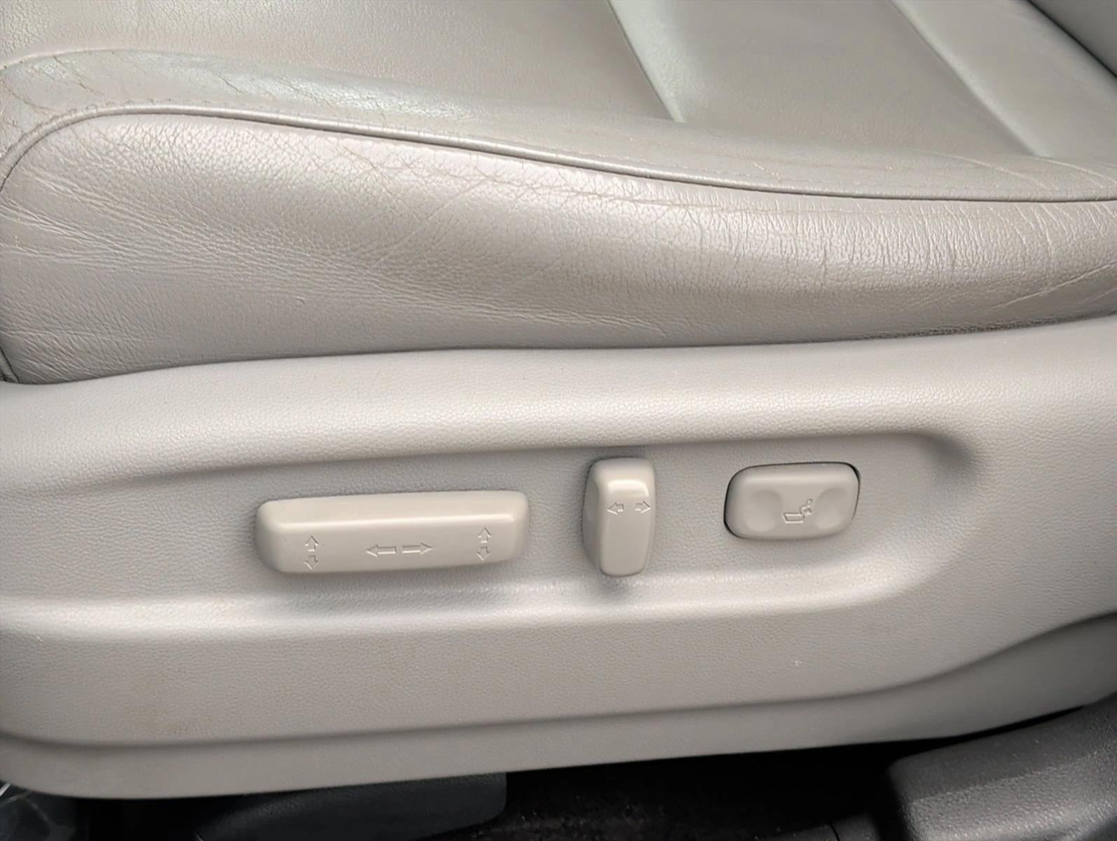 2016 Honda Pilot AWD Touring with DVD Rear Entertainment System and Navigation