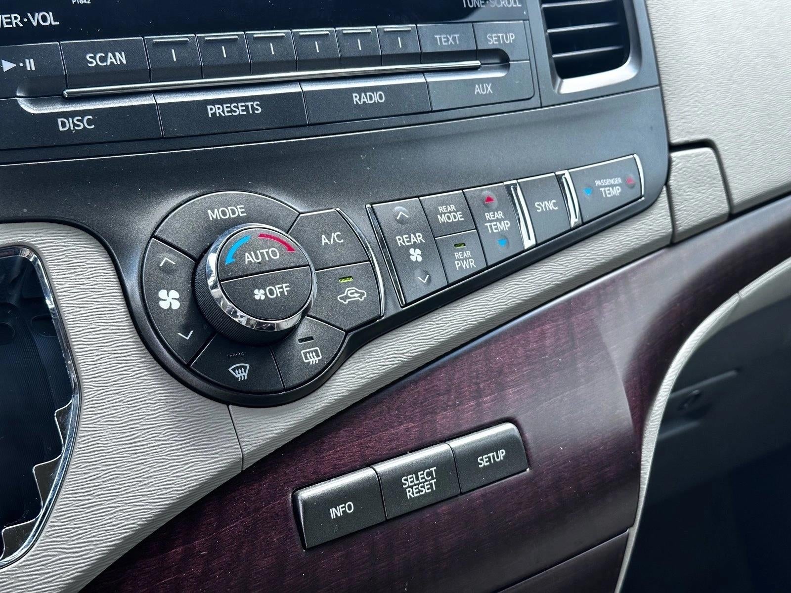 2014 Toyota Sienna 5dr 8-Pass Van V6 XLE FWD (Natl)