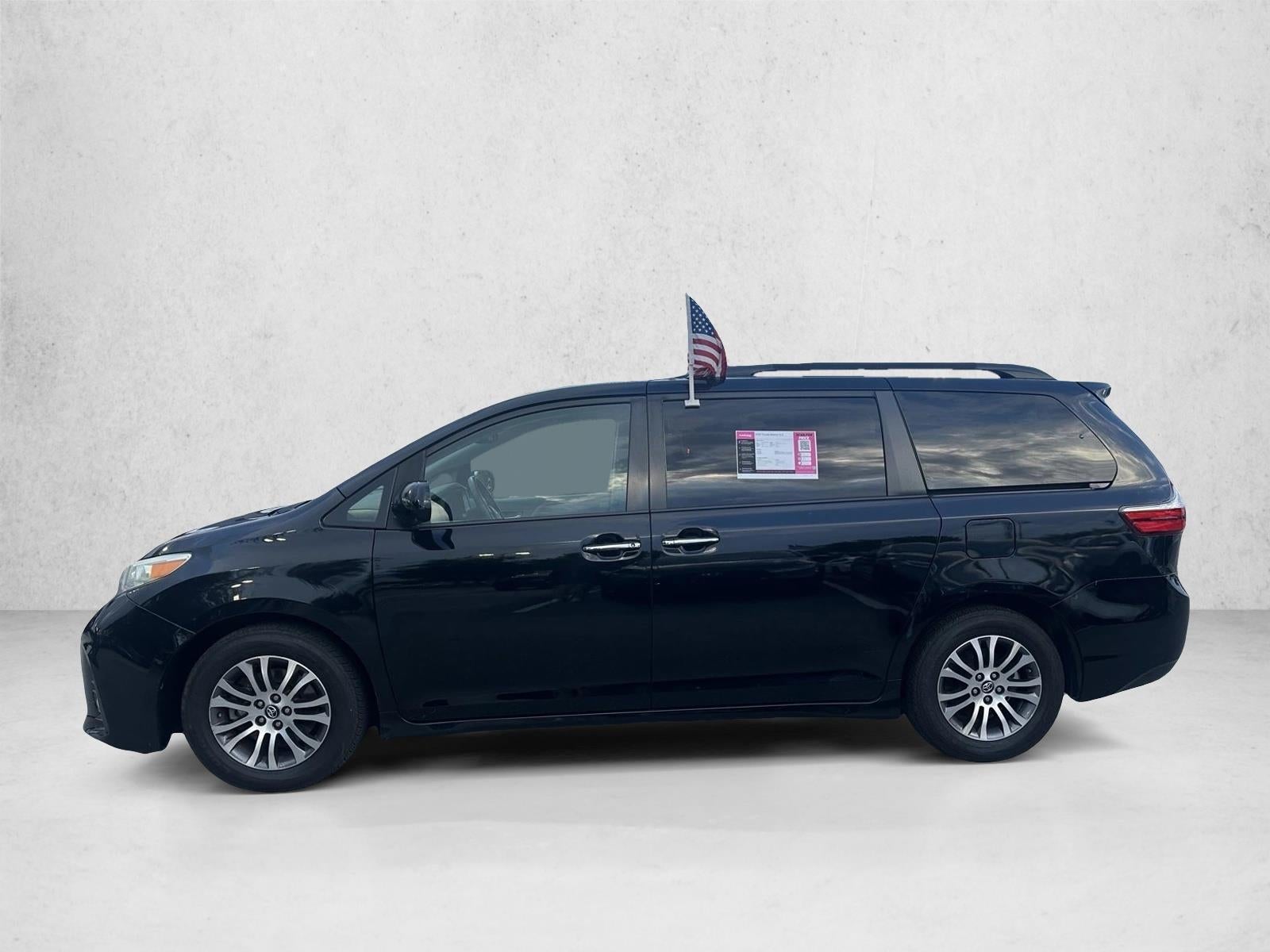 2020 Toyota Sienna XLE FWD 8-Passenger (Natl)