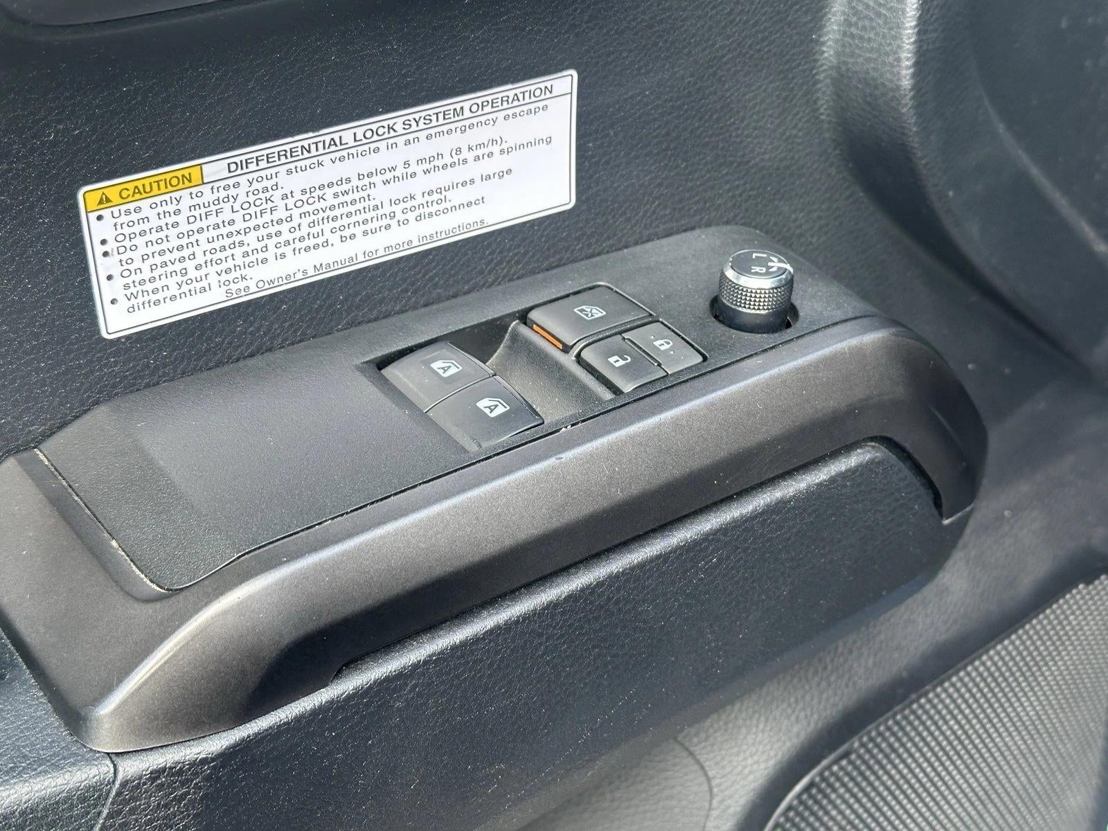 2017 Toyota Tacoma SR5 Access Cab 6' Bed V6 4x4 AT (SE)