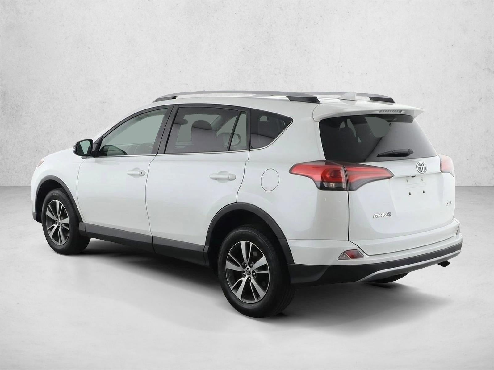 2017 Toyota RAV4 XLE FWD (GS)