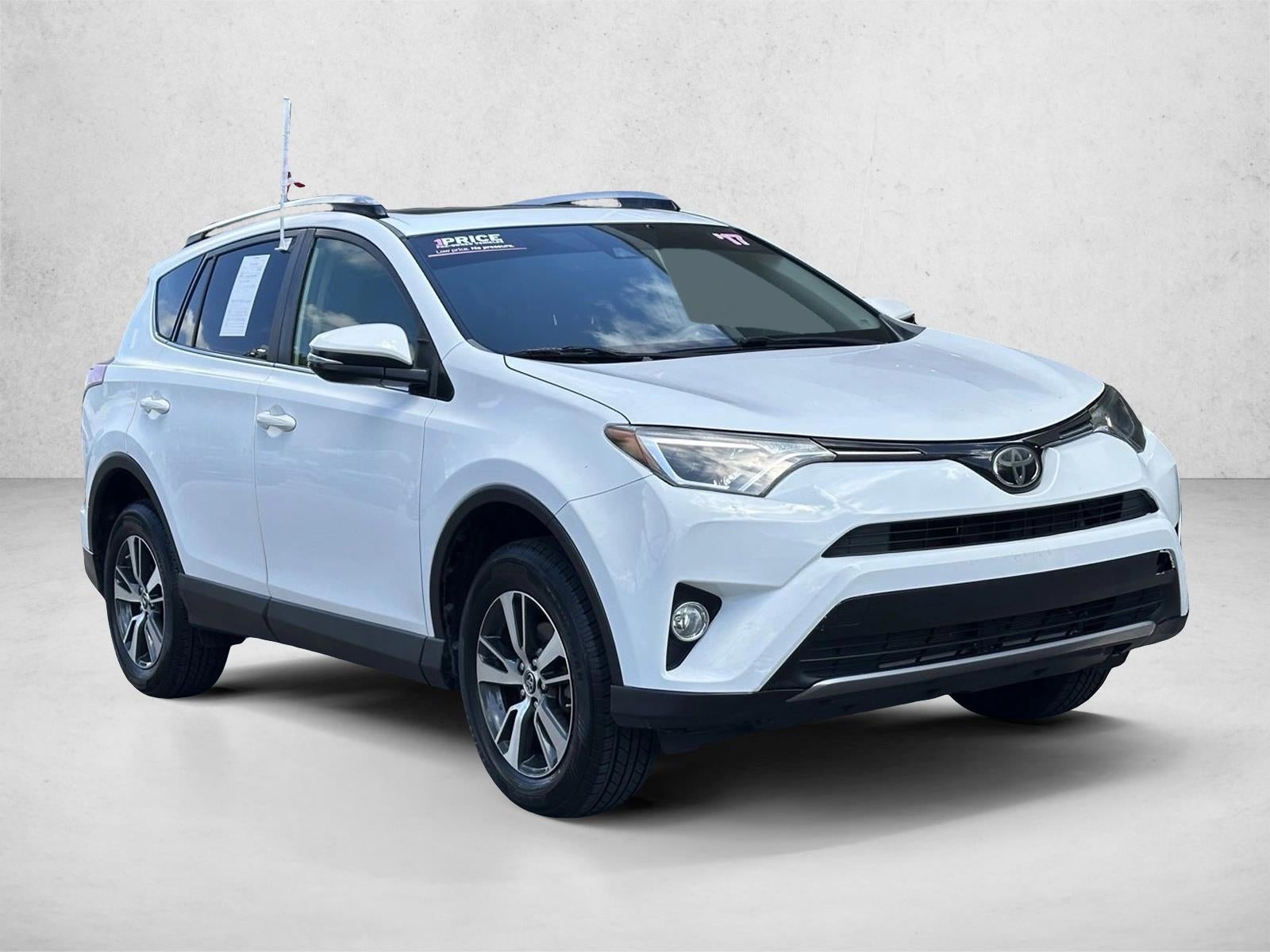 2017 Toyota RAV4 XLE FWD (GS)
