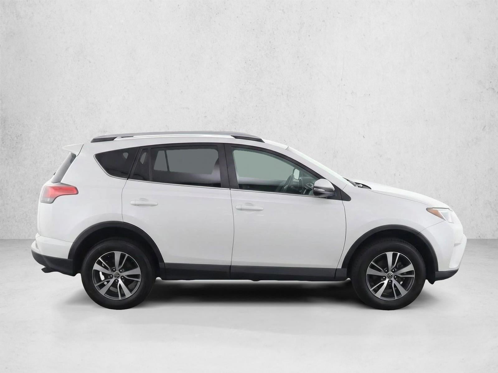 2017 Toyota RAV4 XLE FWD (GS)