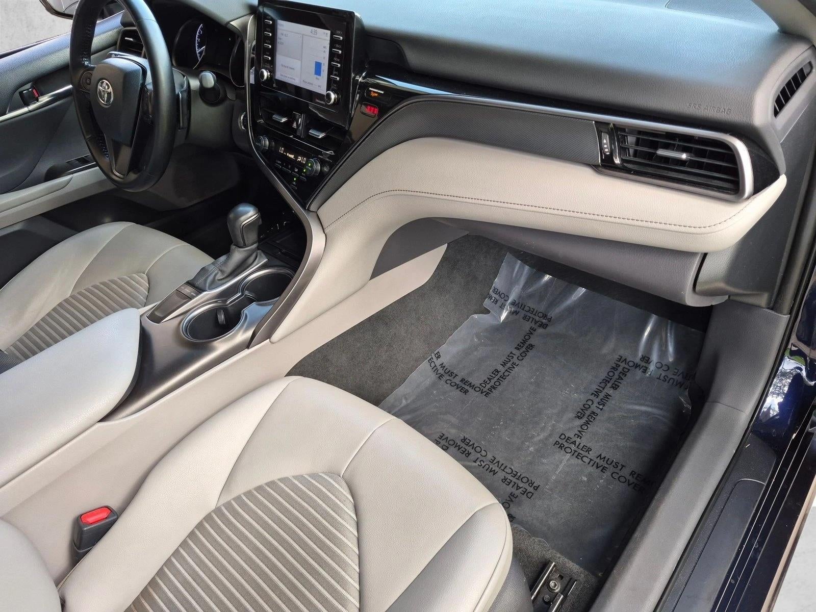 2022 Toyota Camry SE Auto (SE)