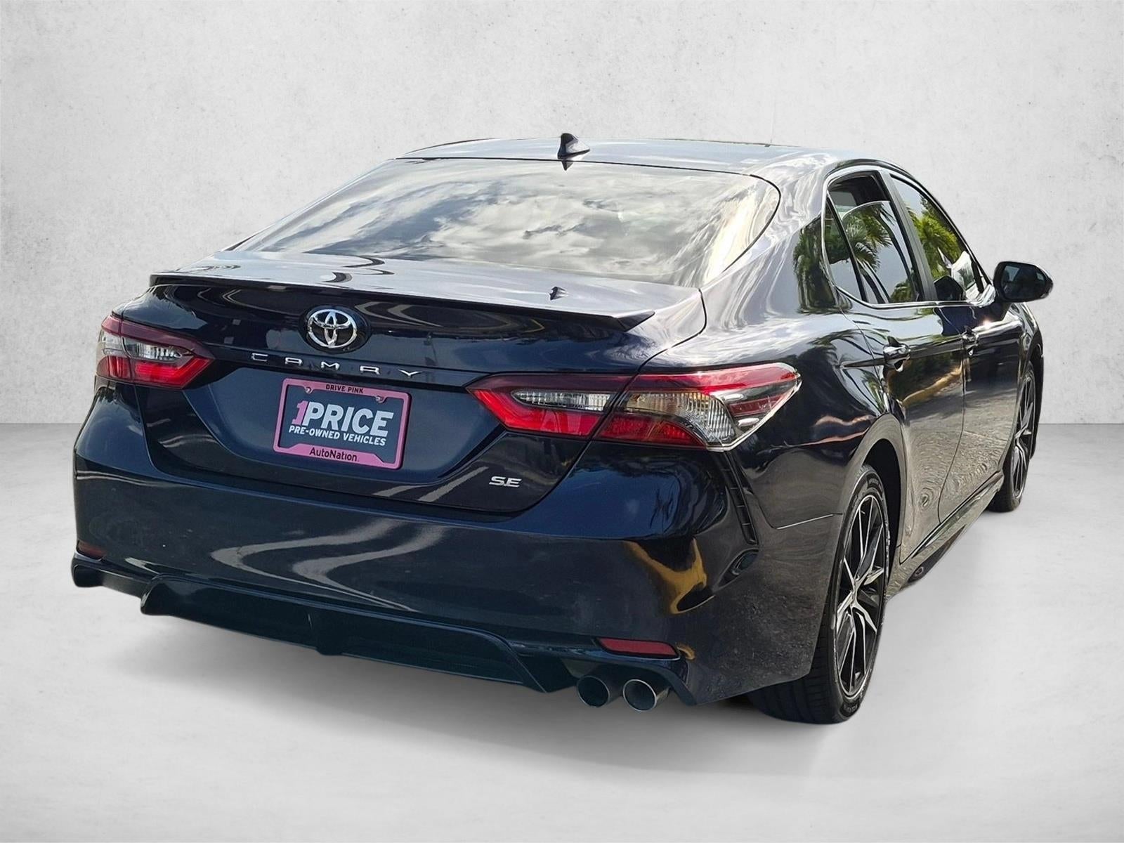 2022 Toyota Camry SE Auto (SE)