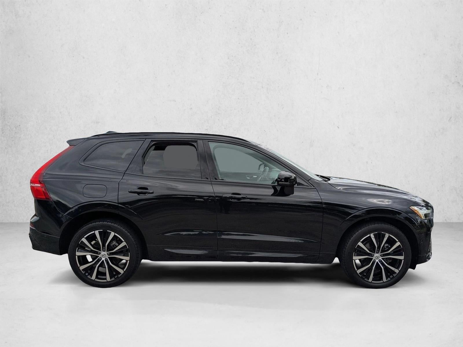 2024 Volvo XC60 B5 AWD Plus Dark Theme