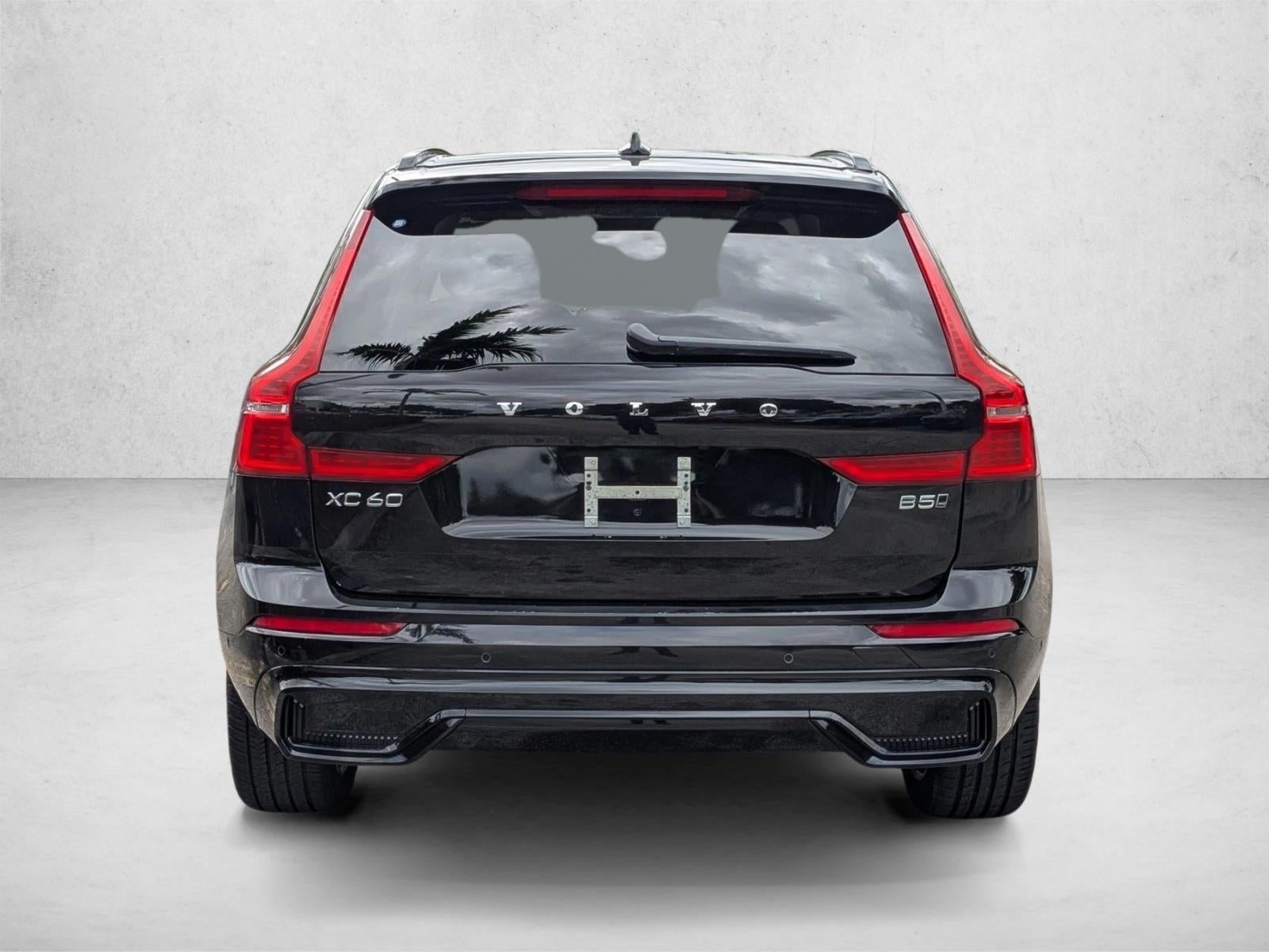 2024 Volvo XC60 B5 AWD Plus Dark Theme