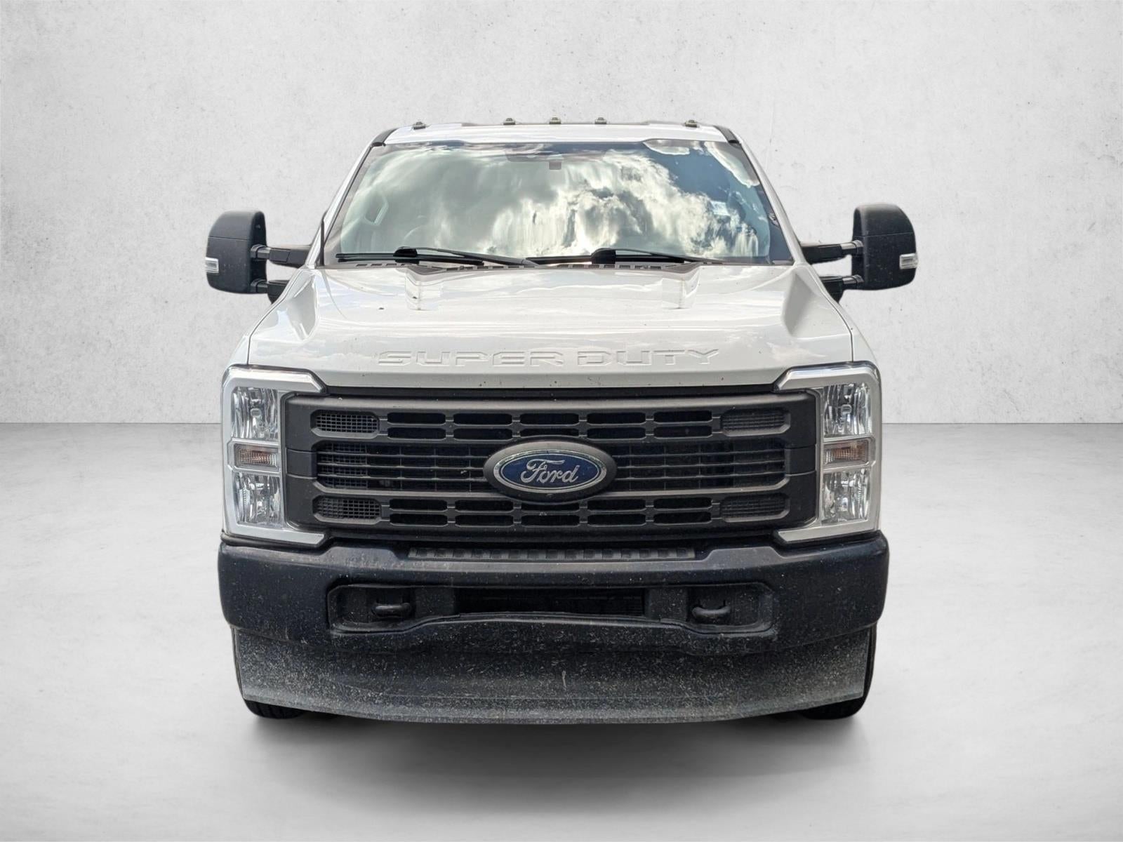 2023 Ford Super Duty F-350 DRW XL 4WD Crew Cab 8' Box