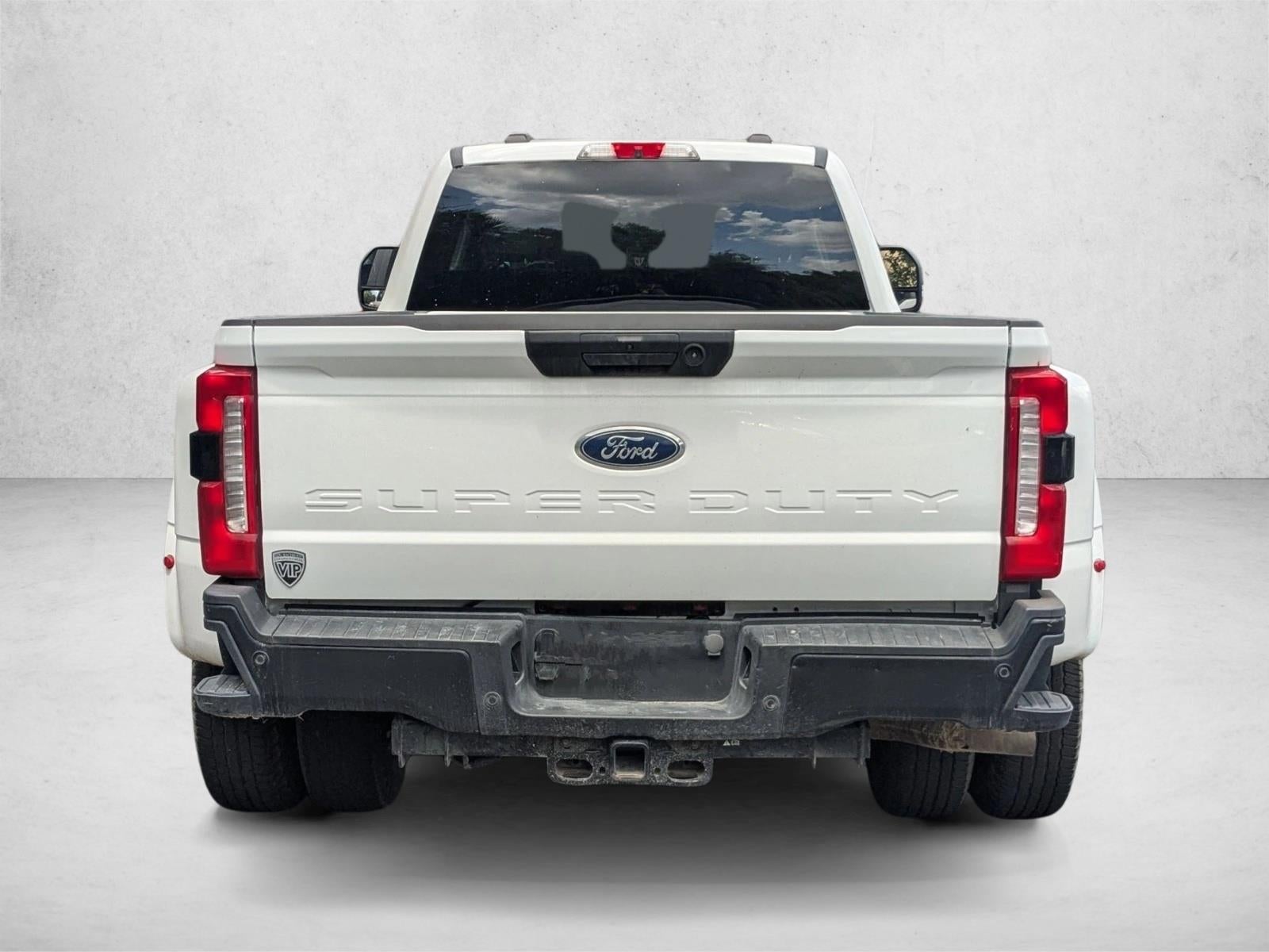 2023 Ford Super Duty F-350 DRW XL 4WD Crew Cab 8' Box
