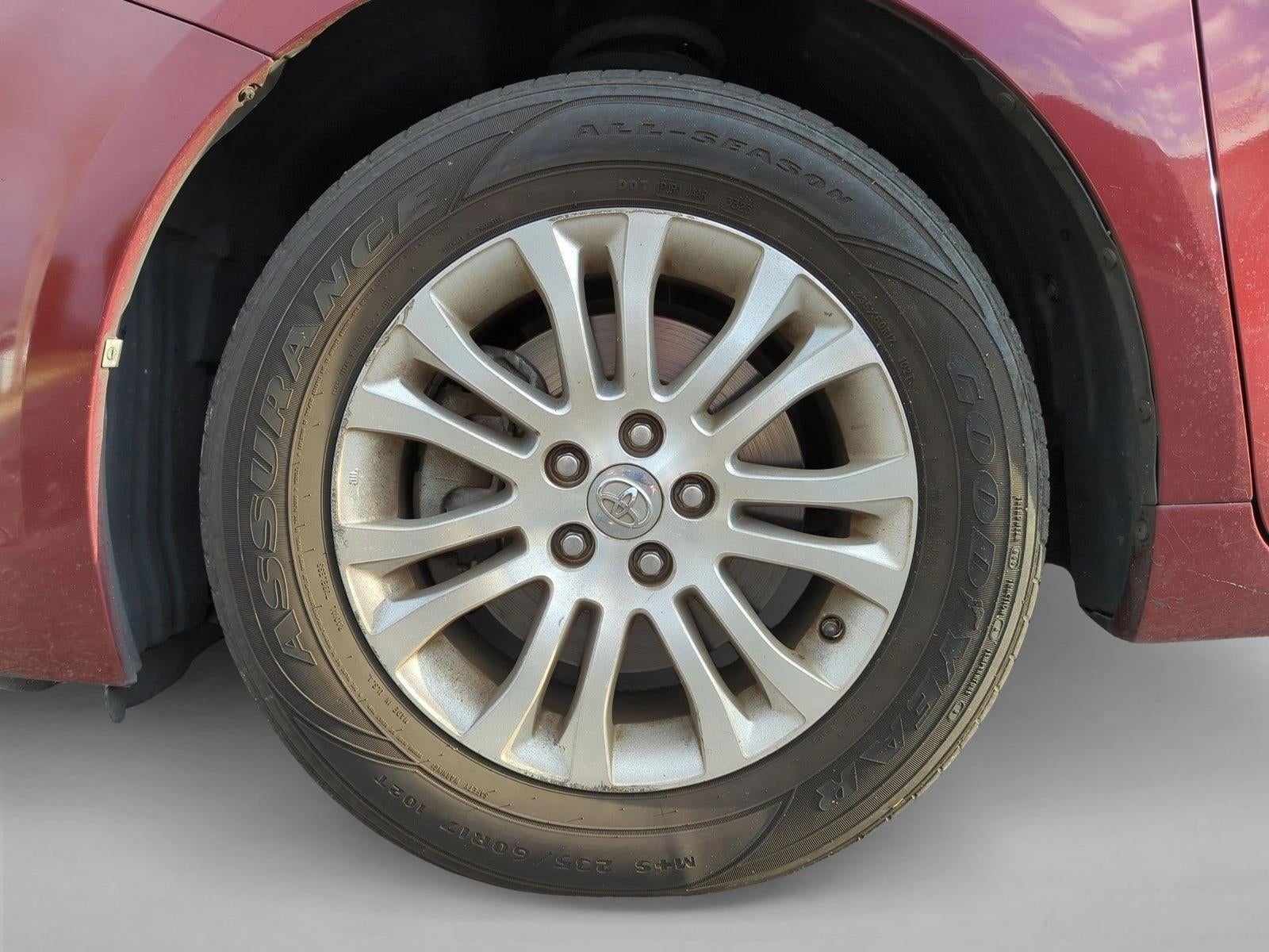 2017 Toyota Sienna XLE FWD 8-Passenger (Natl)