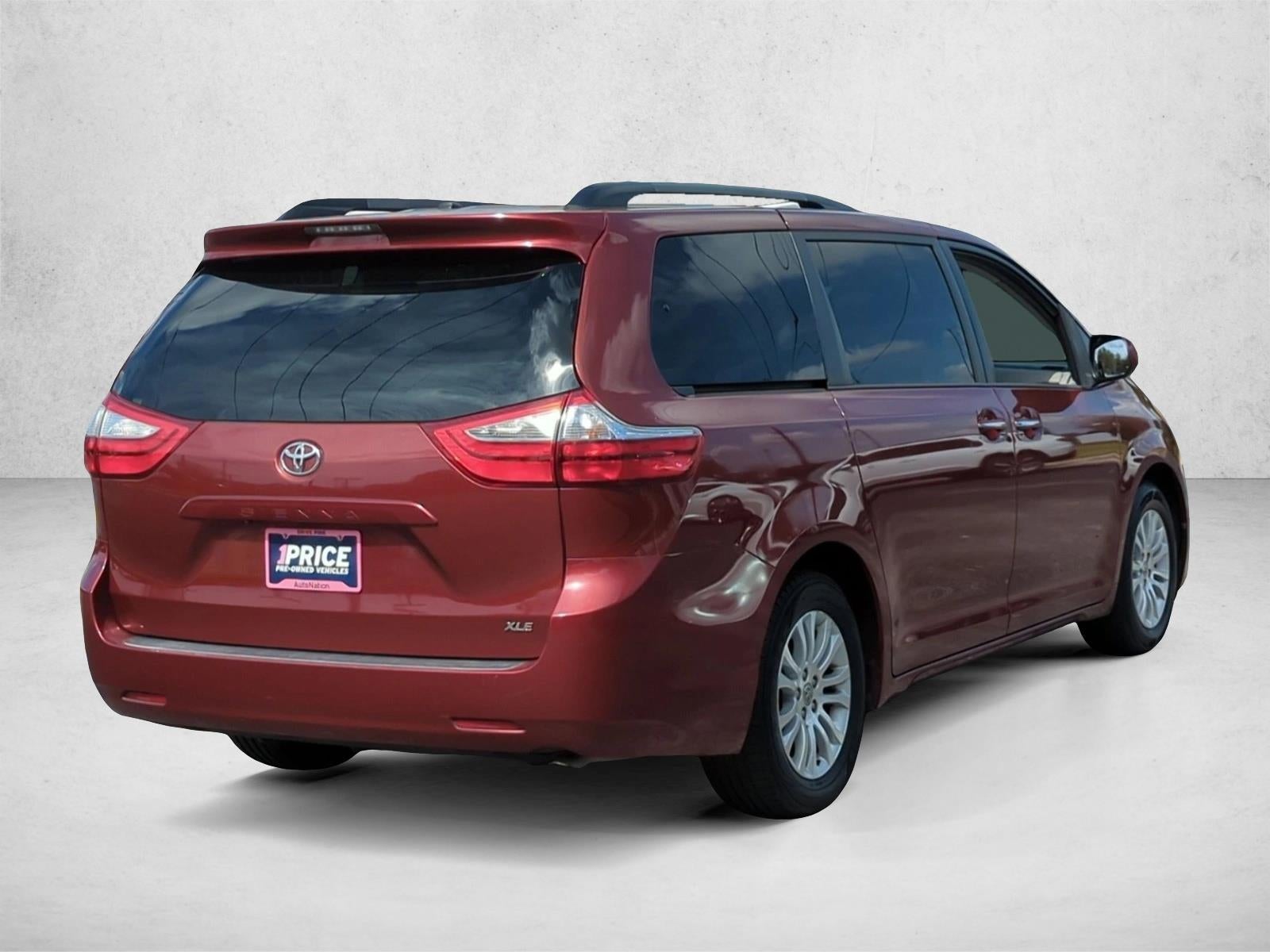 2017 Toyota Sienna XLE FWD 8-Passenger (Natl)