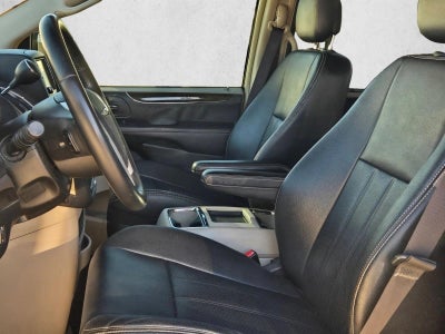 2016 Chrysler Town & Country 4dr Wgn Touring-L