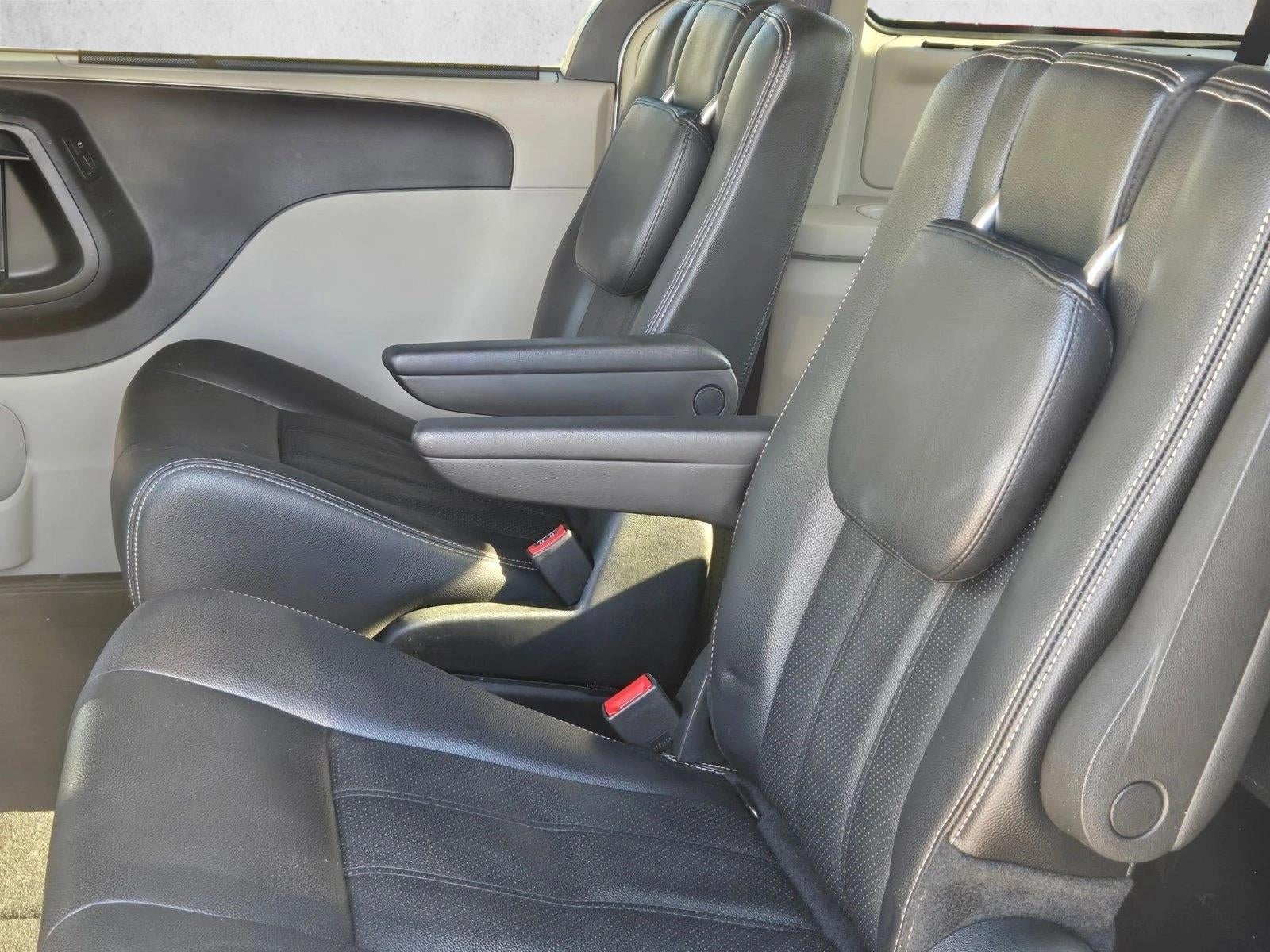 2016 Chrysler Town & Country 4dr Wgn Touring-L