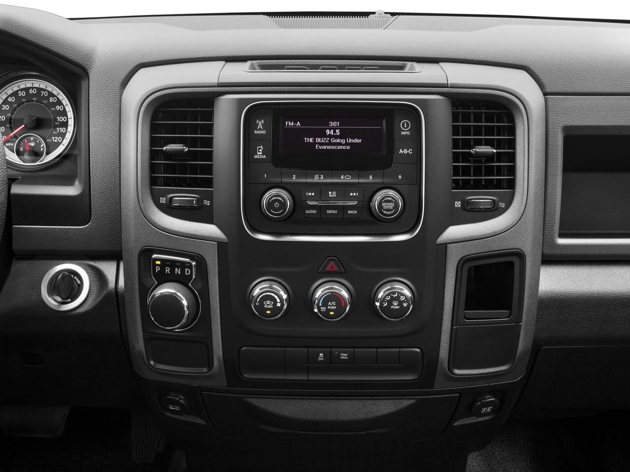 2017 RAM 1500 Express 4x2 Crew Cab 5'7" Box