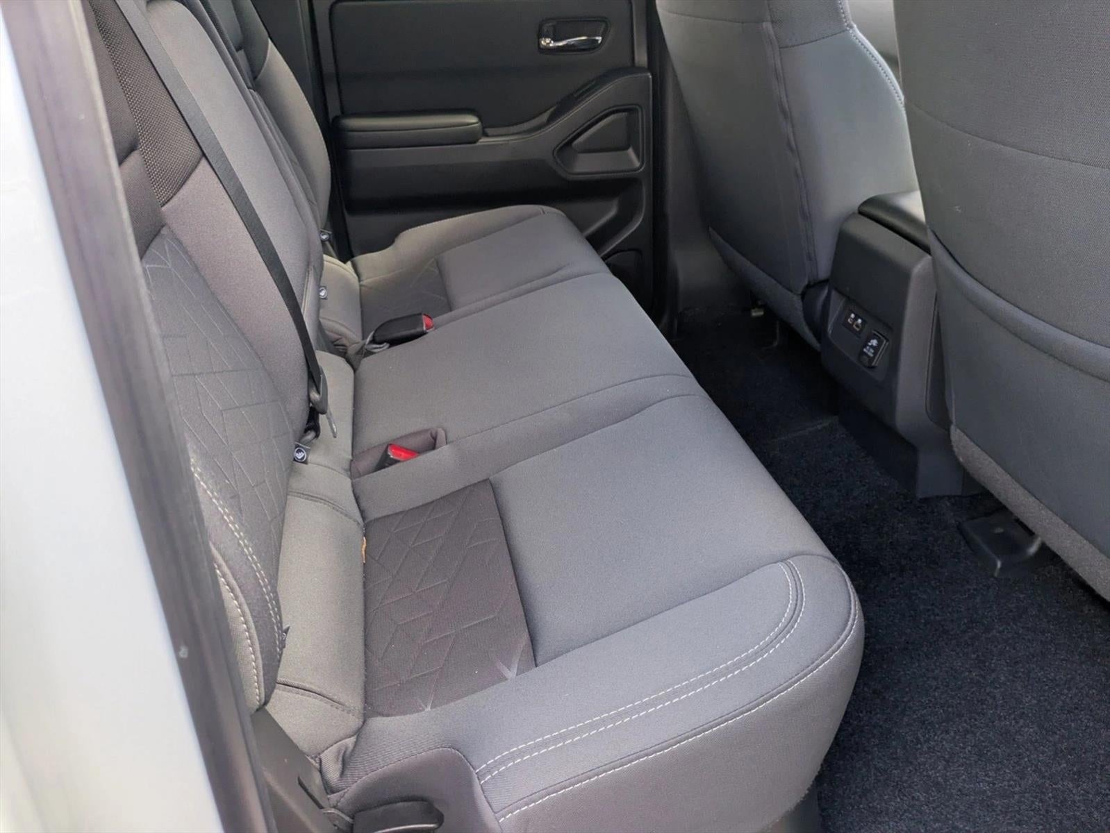 2025 Nissan Frontier Crew Cab 4x2 SV