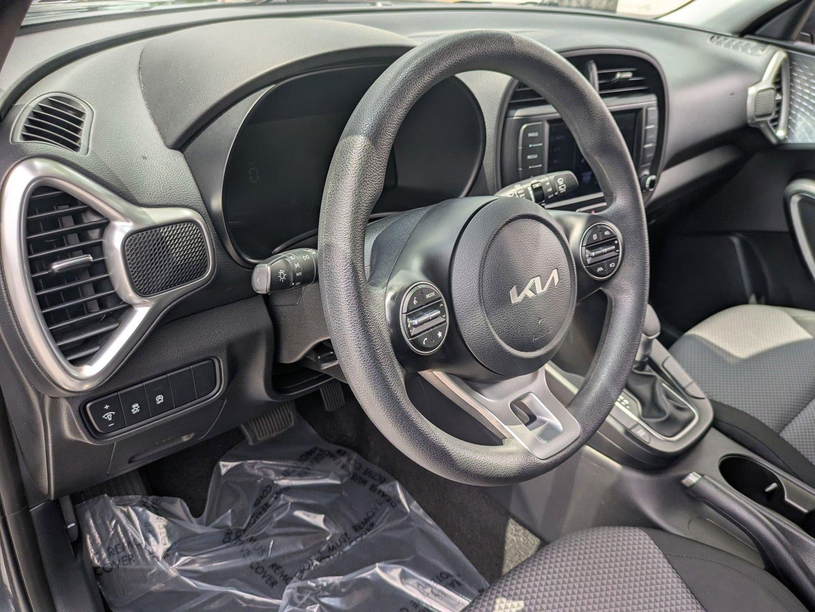 2023 Kia Soul LX IVT