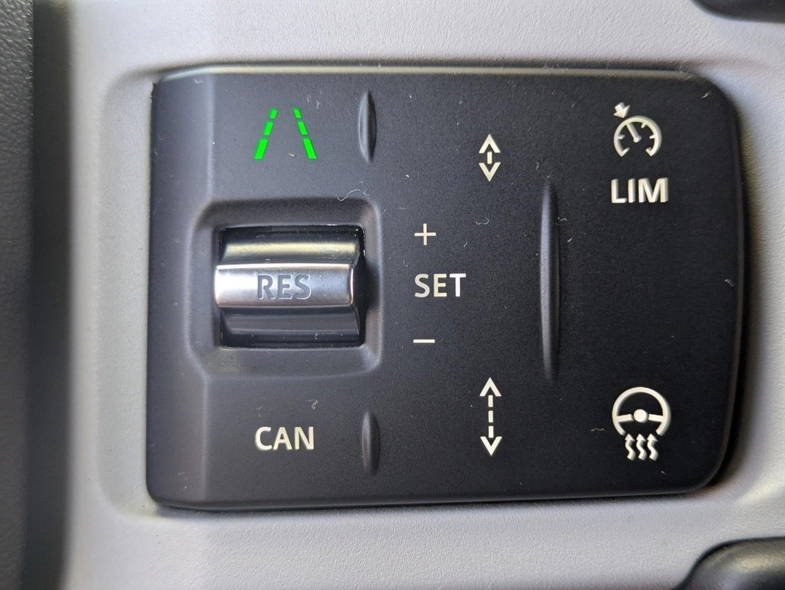 2024 Land Rover Defender 110 P400 X-Dynamic SE