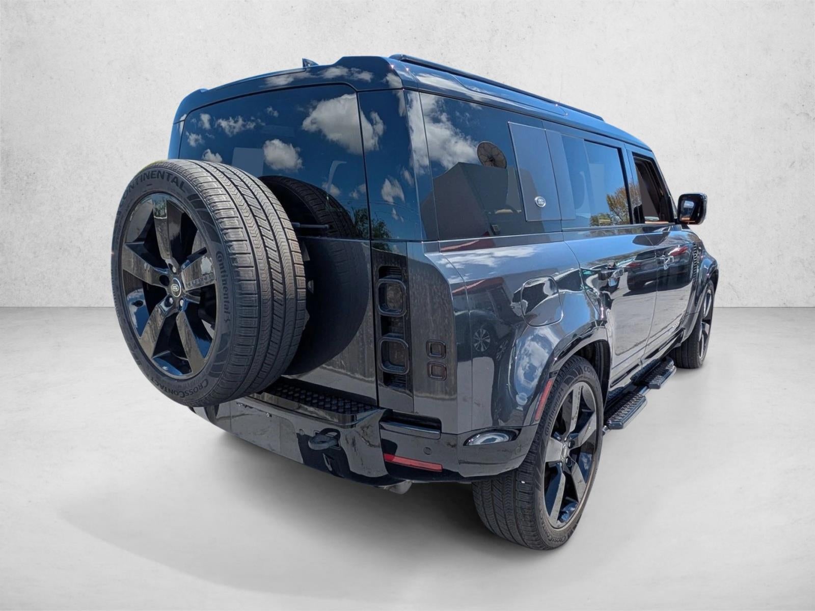 2024 Land Rover Defender 110 P400 X-Dynamic SE