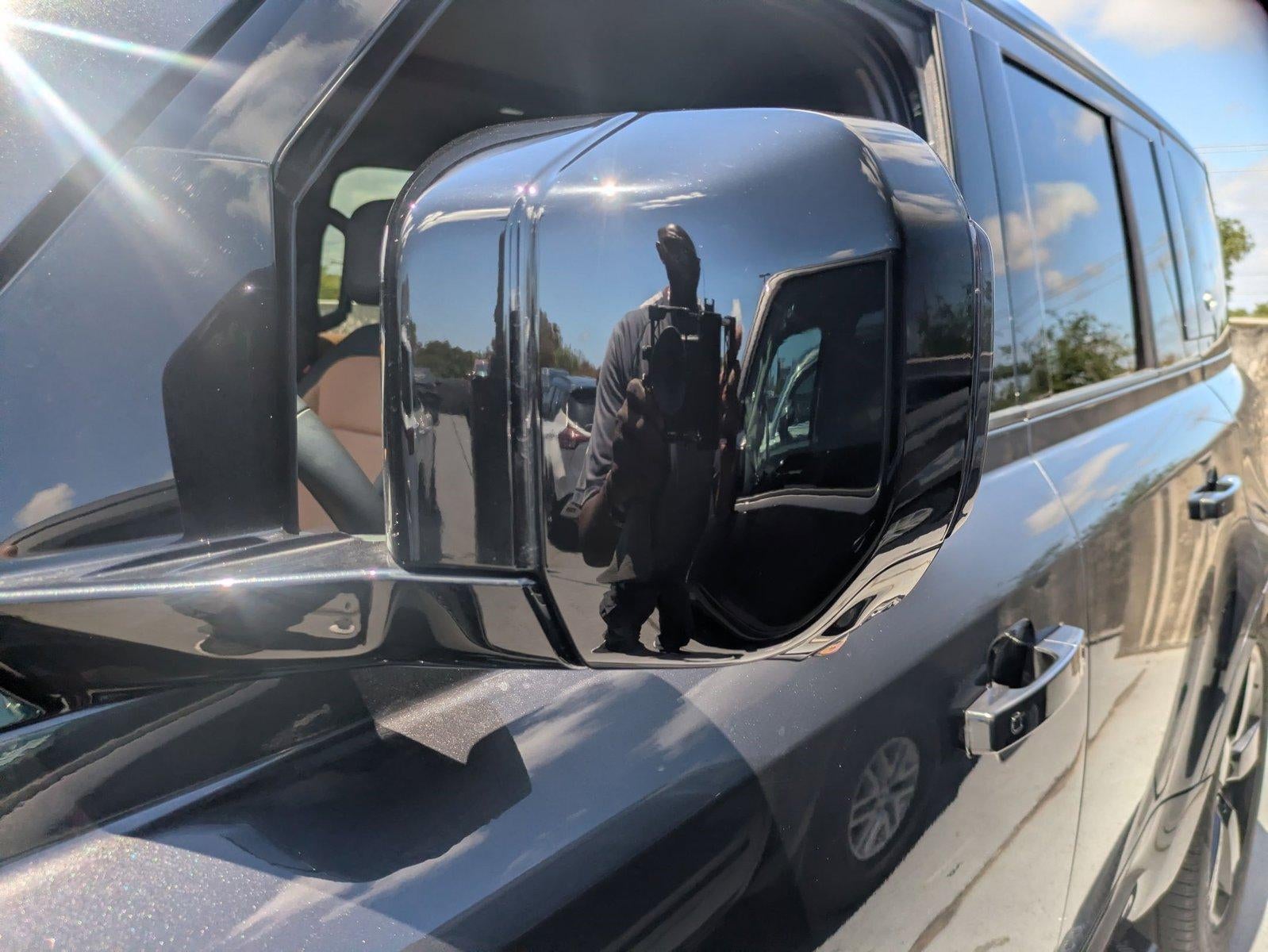 2024 Land Rover Defender 110 P400 X-Dynamic SE