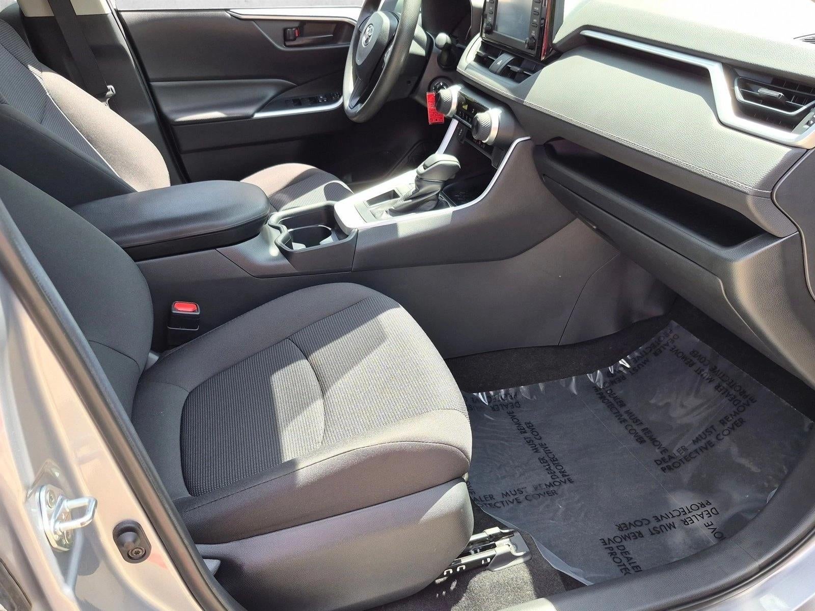 2019 Toyota RAV4 LE FWD (GS)