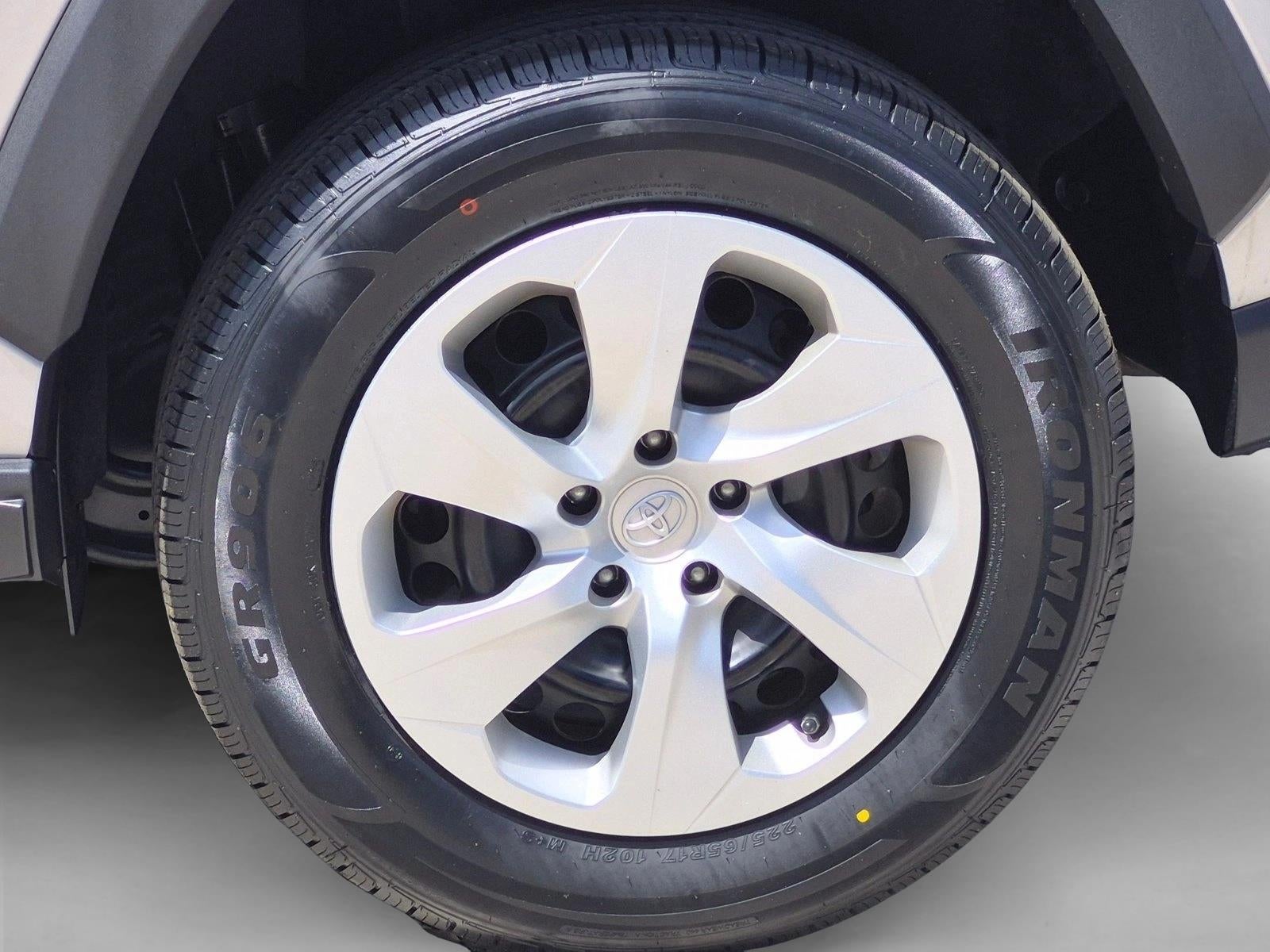 2019 Toyota RAV4 LE FWD (GS)