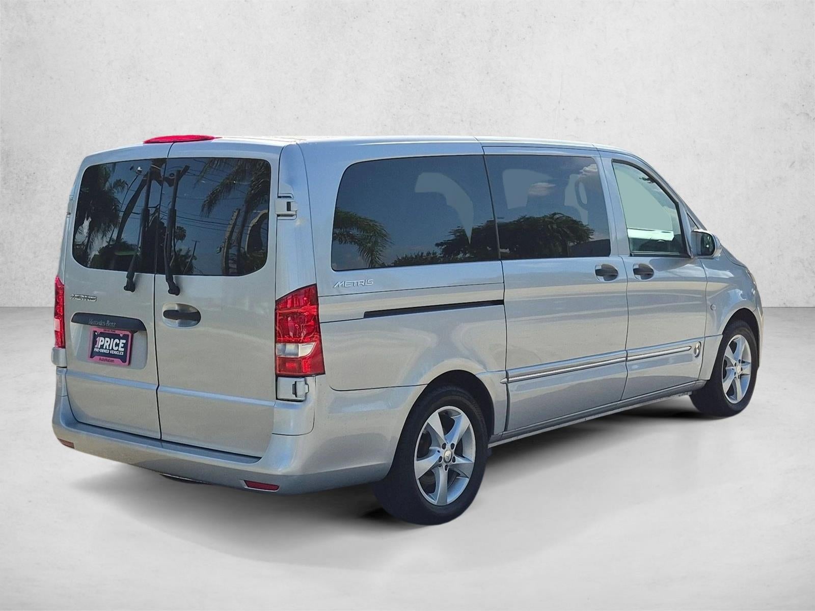 2018 Mercedes-Benz Metris Passenger Van Standard Roof 126" Wheelbase