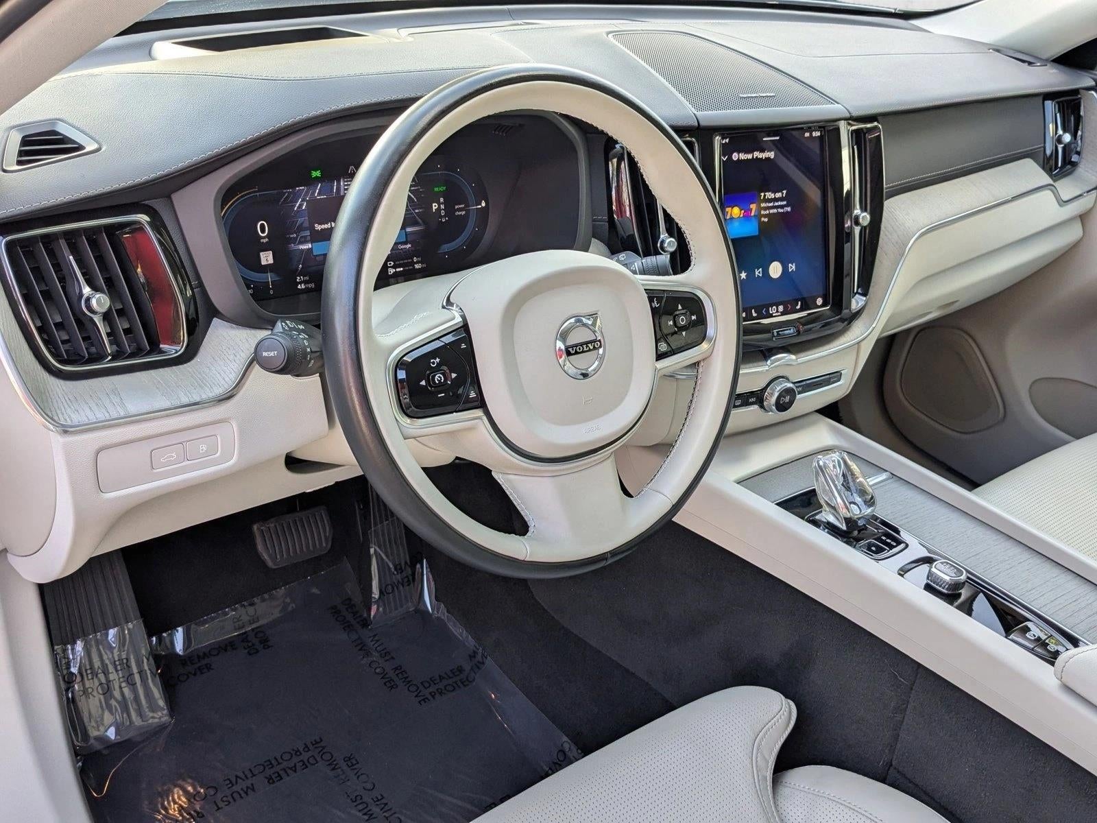 2023 Volvo XC60 Recharge Plug-In Hybrid T8 eAWD PHEV Ultimate Dark Theme